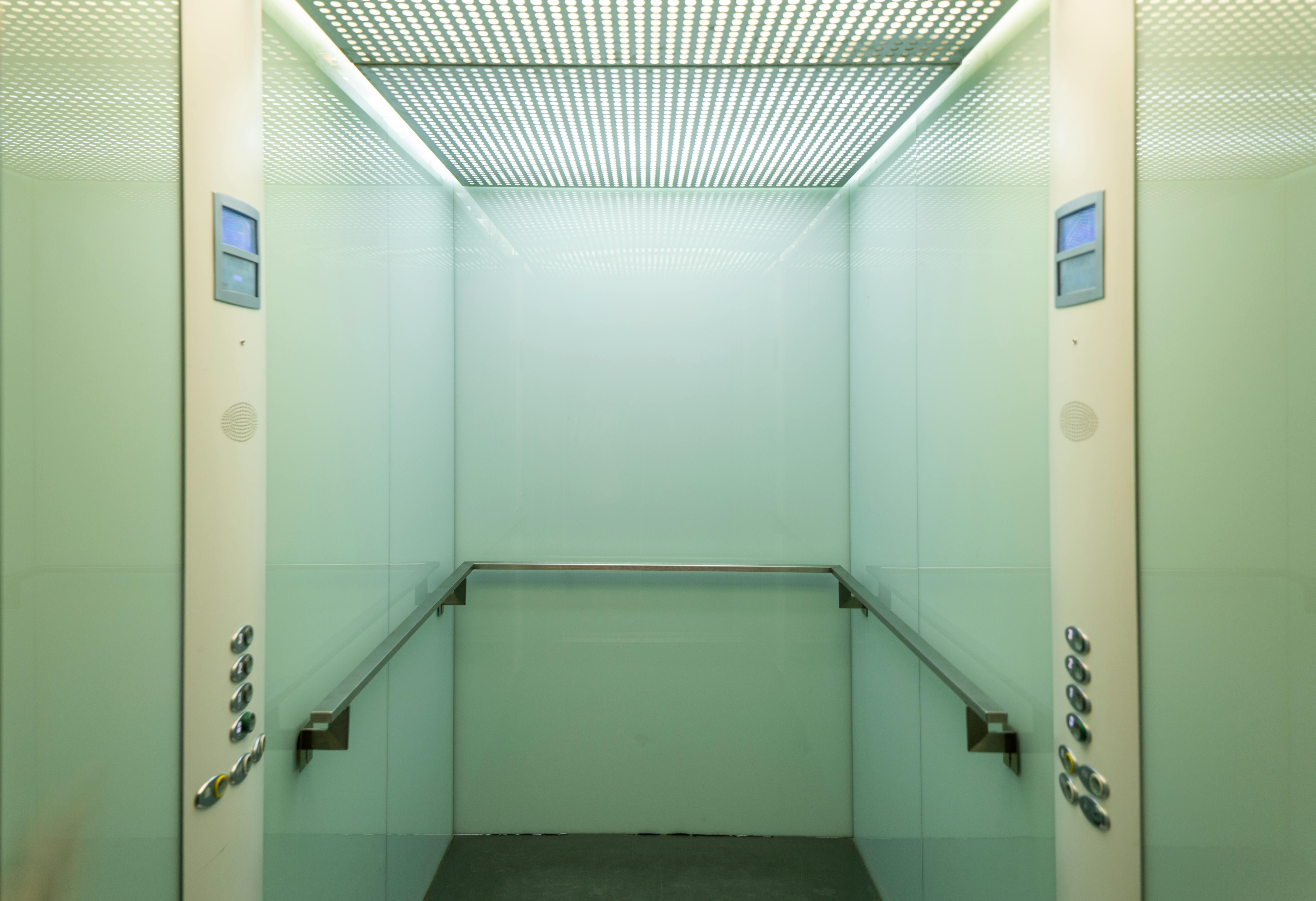 An open elevator | Source: Pexels