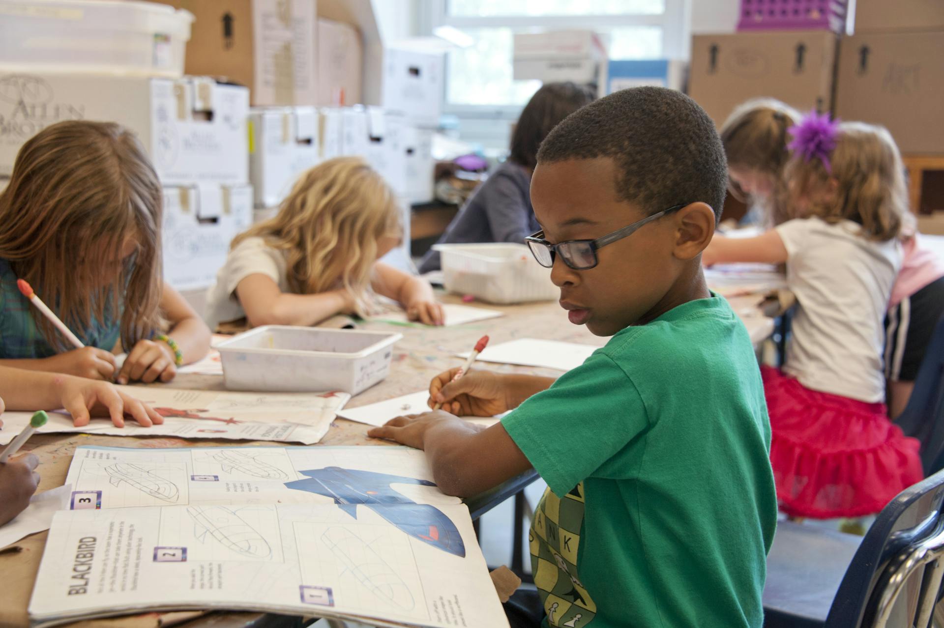 Children drawing in class | Source: Pexels
