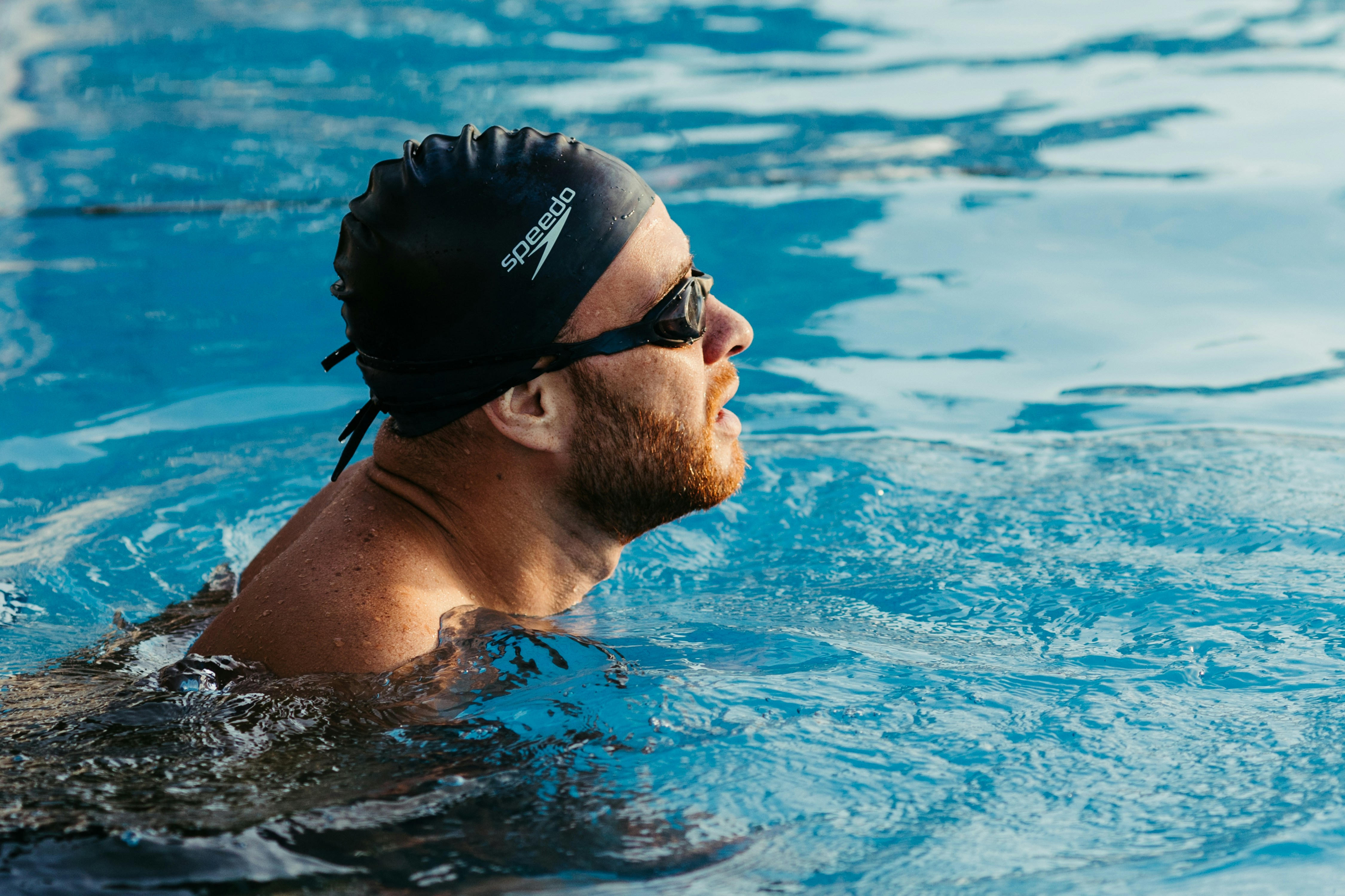 A man in a swimming pool | Source: Unsplash