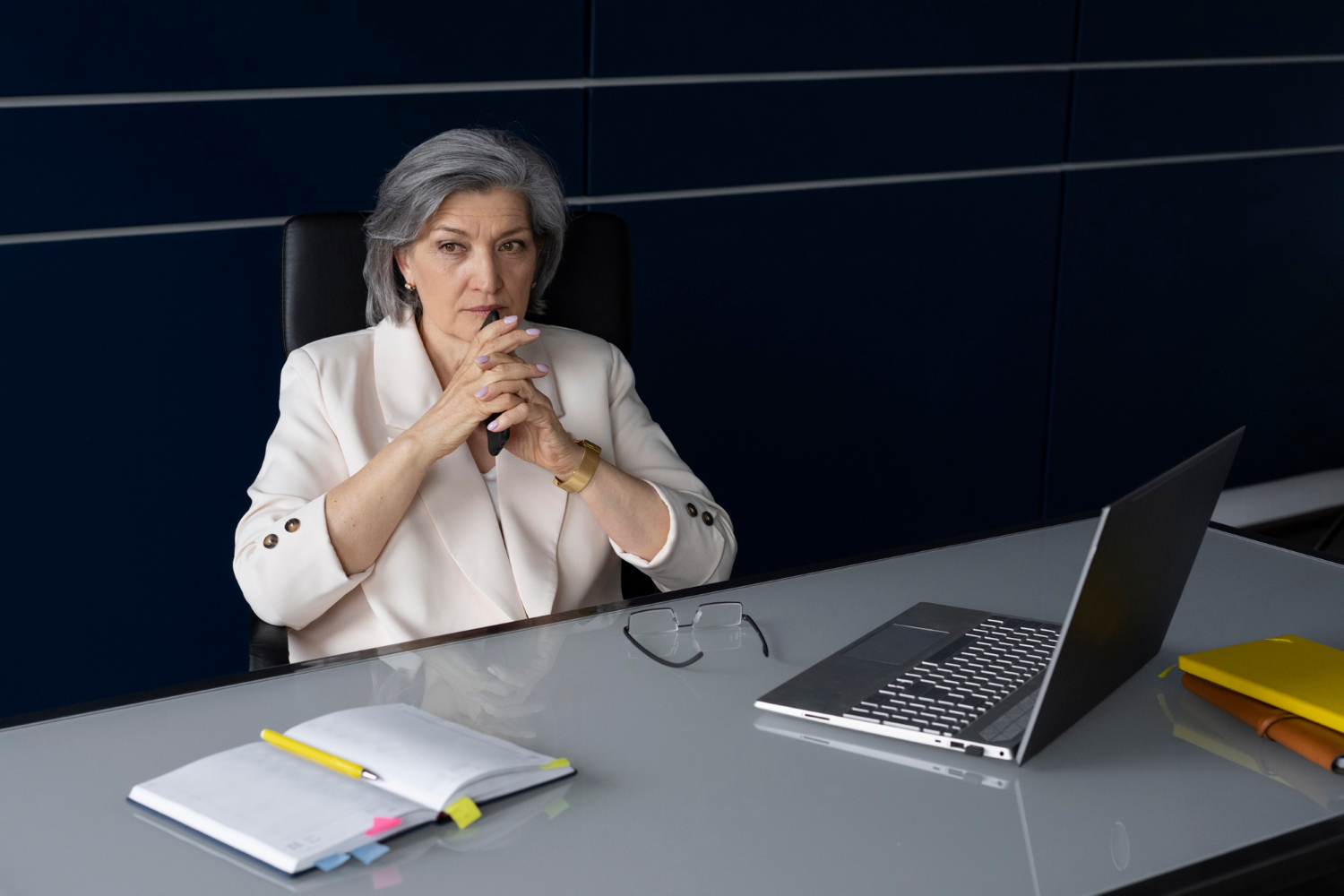 An annoyed businesswoman sitting in her office | Source: Freepik