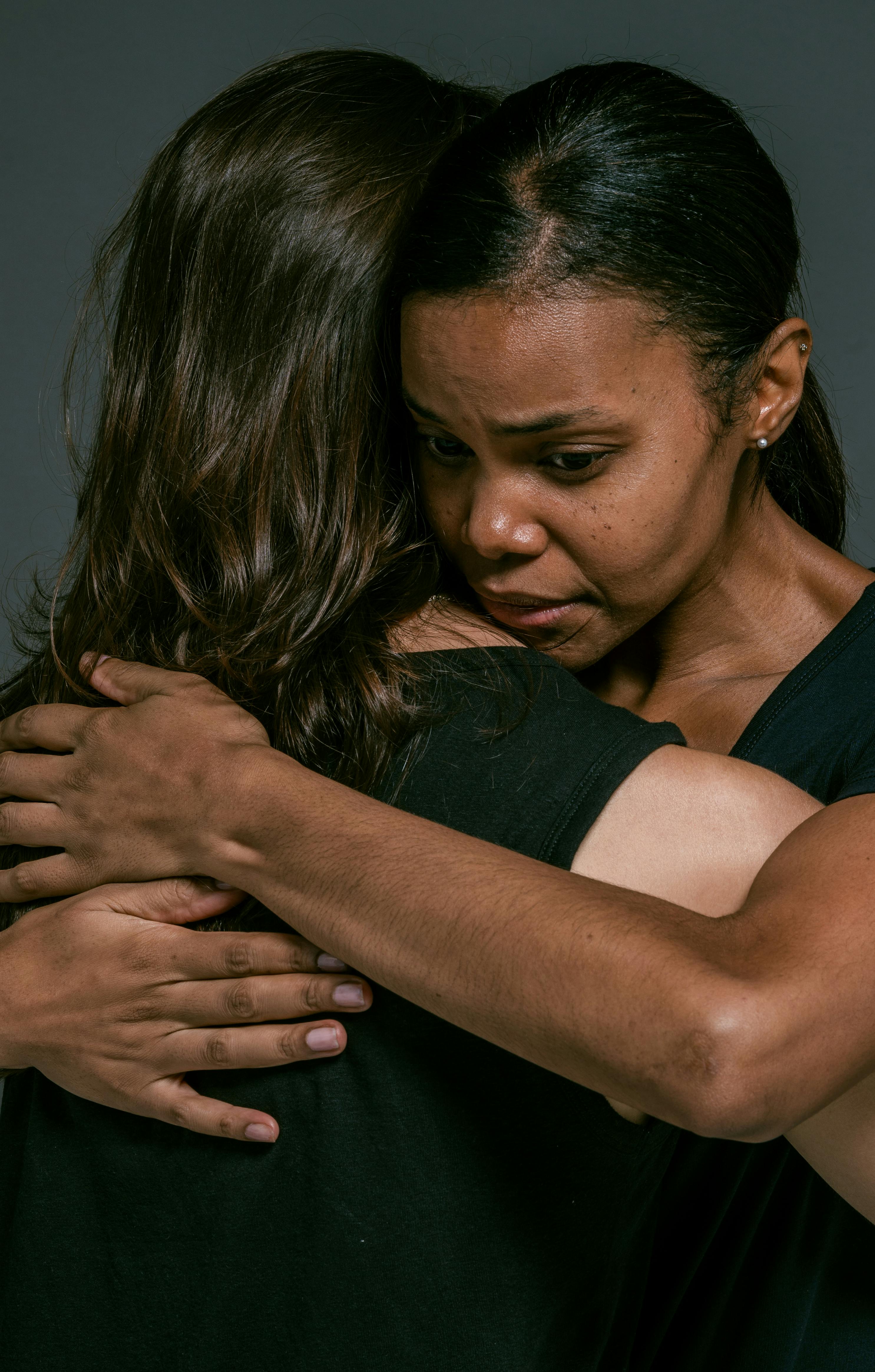 Woman embracing her niece with empathy | Source: Pexels
