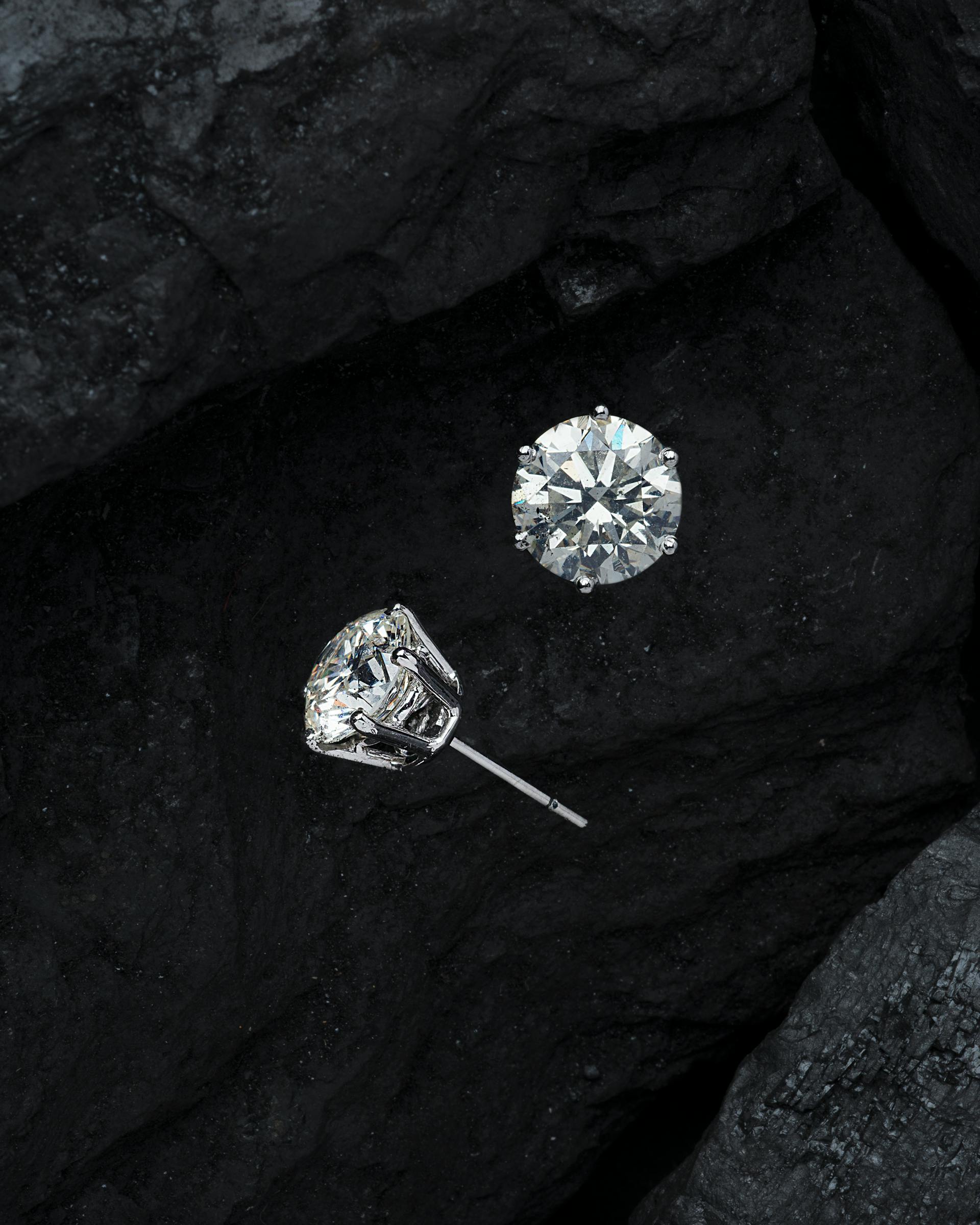 Diamond stud earrings | Source: Midjourney