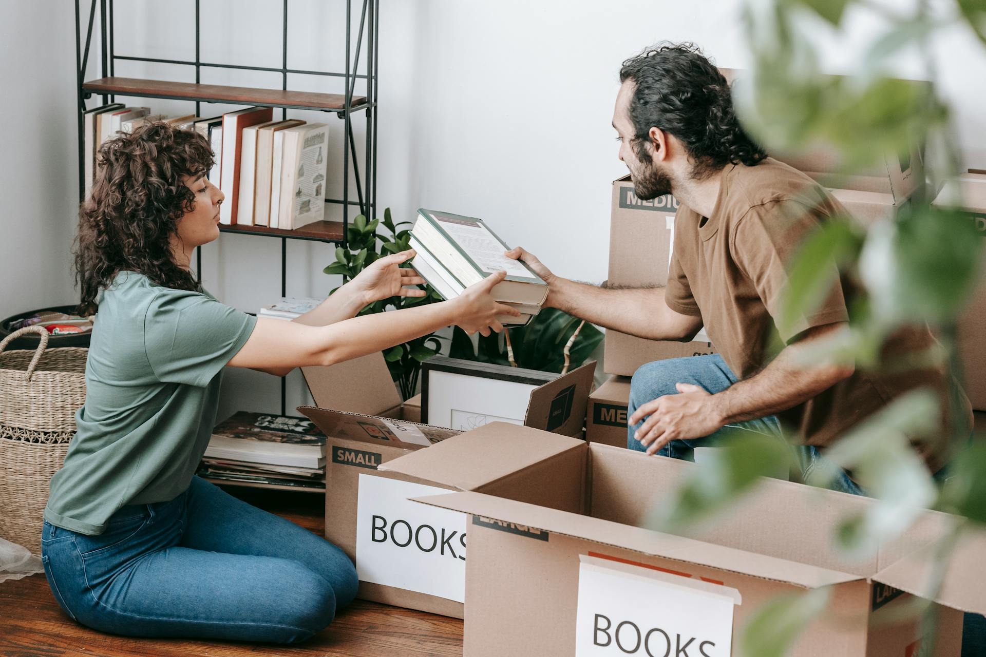 A couple packing after moving in together | Source: Pexels