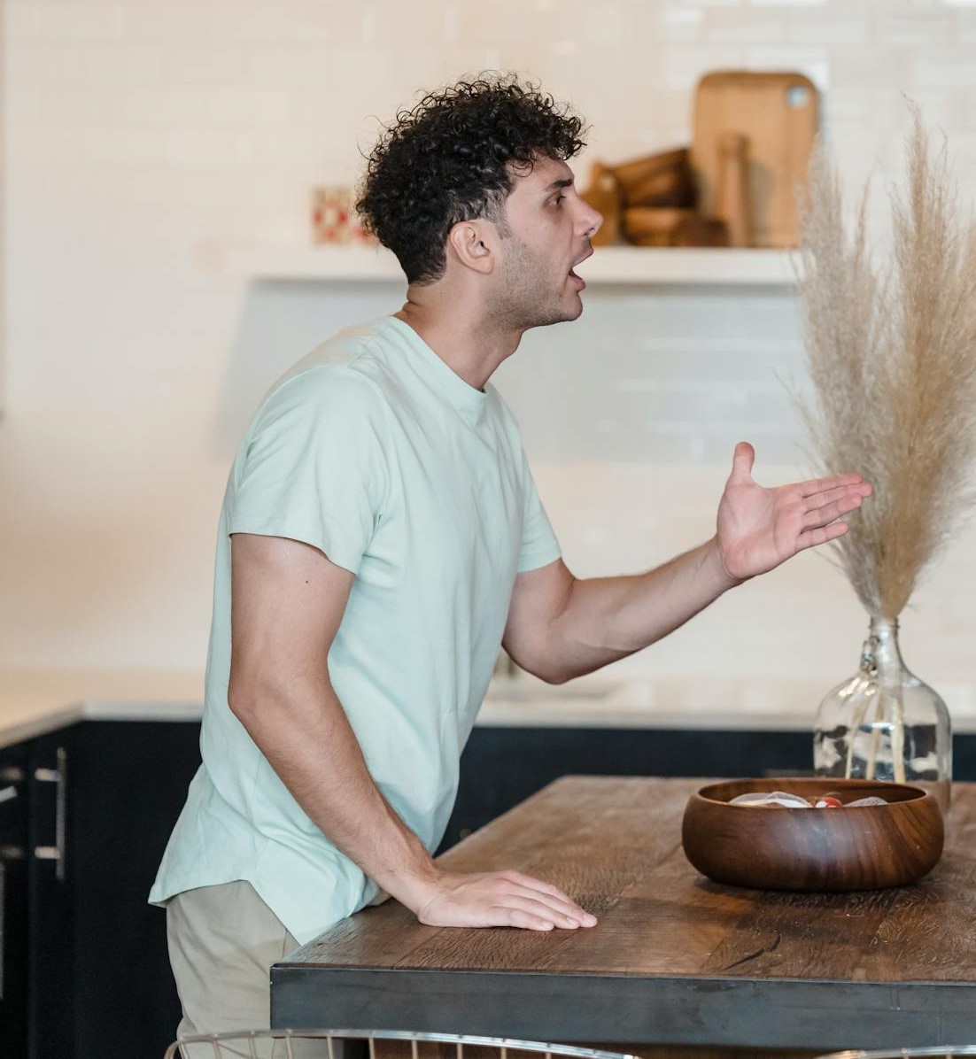 A furious man arguing | Source: Pexels