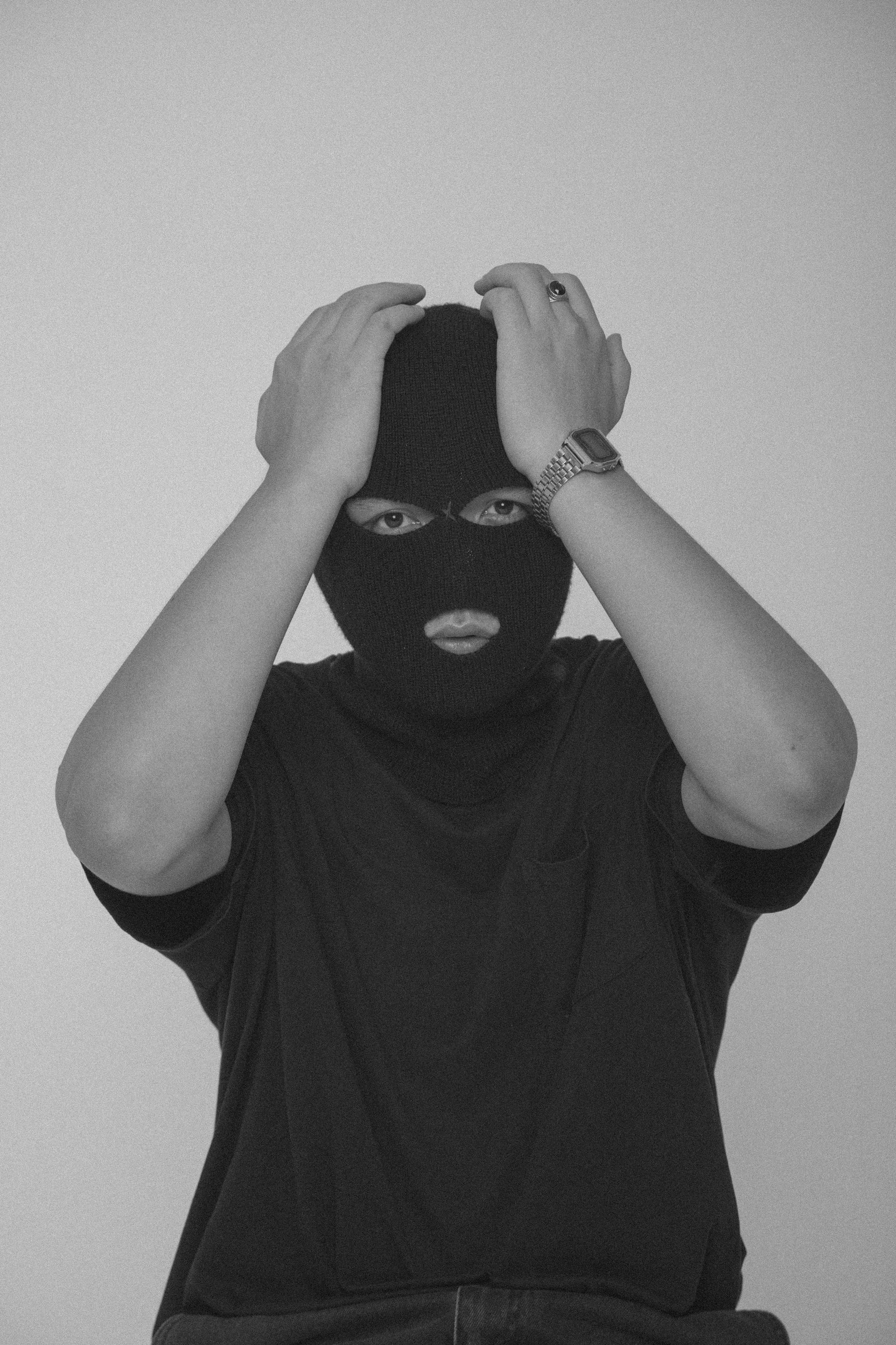 A burglar holding his hands against his head | Source: Pexels