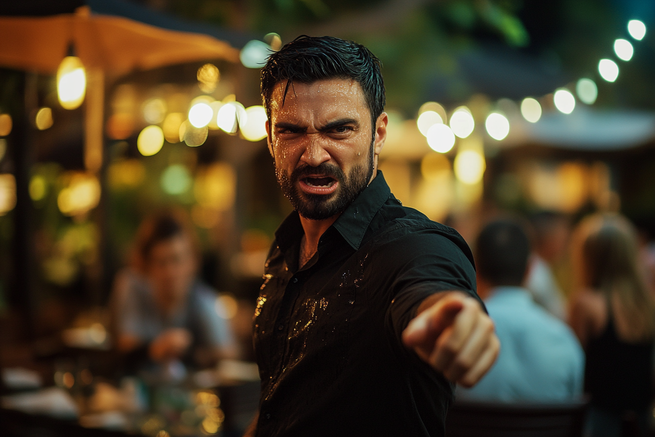 Un homme couvert de soda crie et pointe du doigt avec colère, debout dans un restaurant | Source : Midjourney