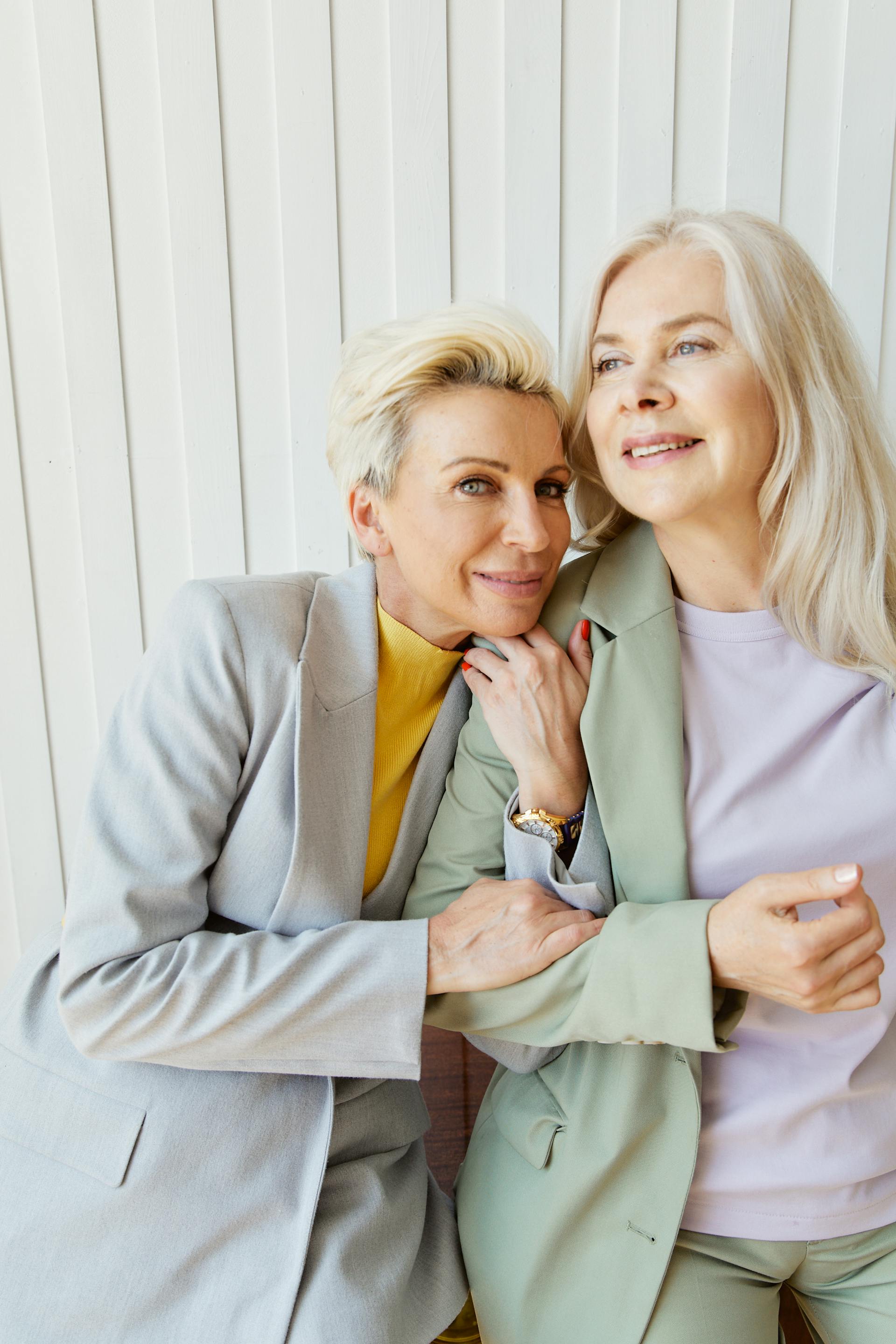 Two women standing together | Source: Pexels