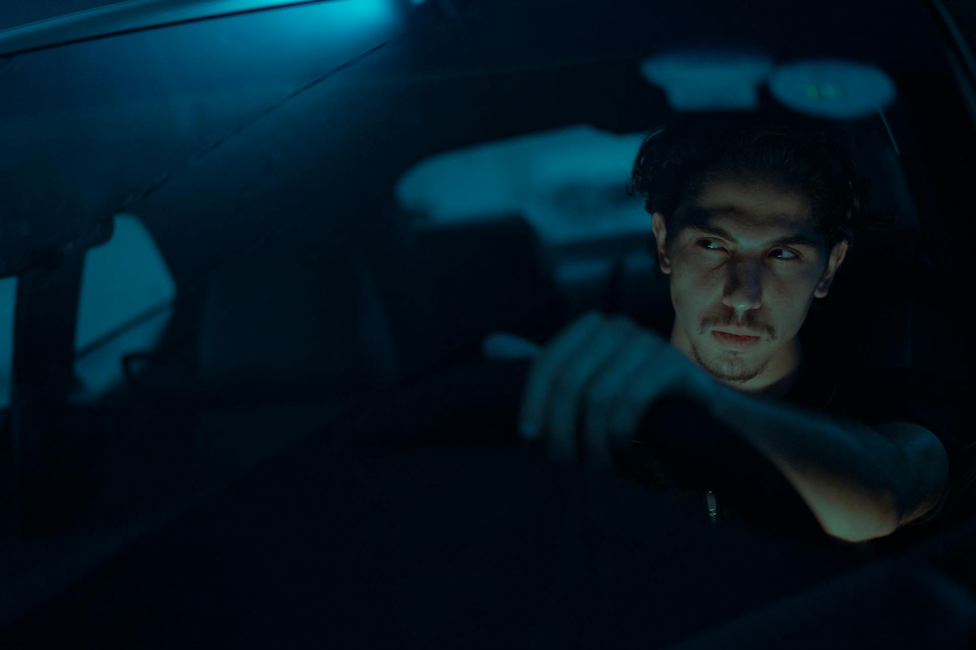 A man driving a car at night | Source: Pexels