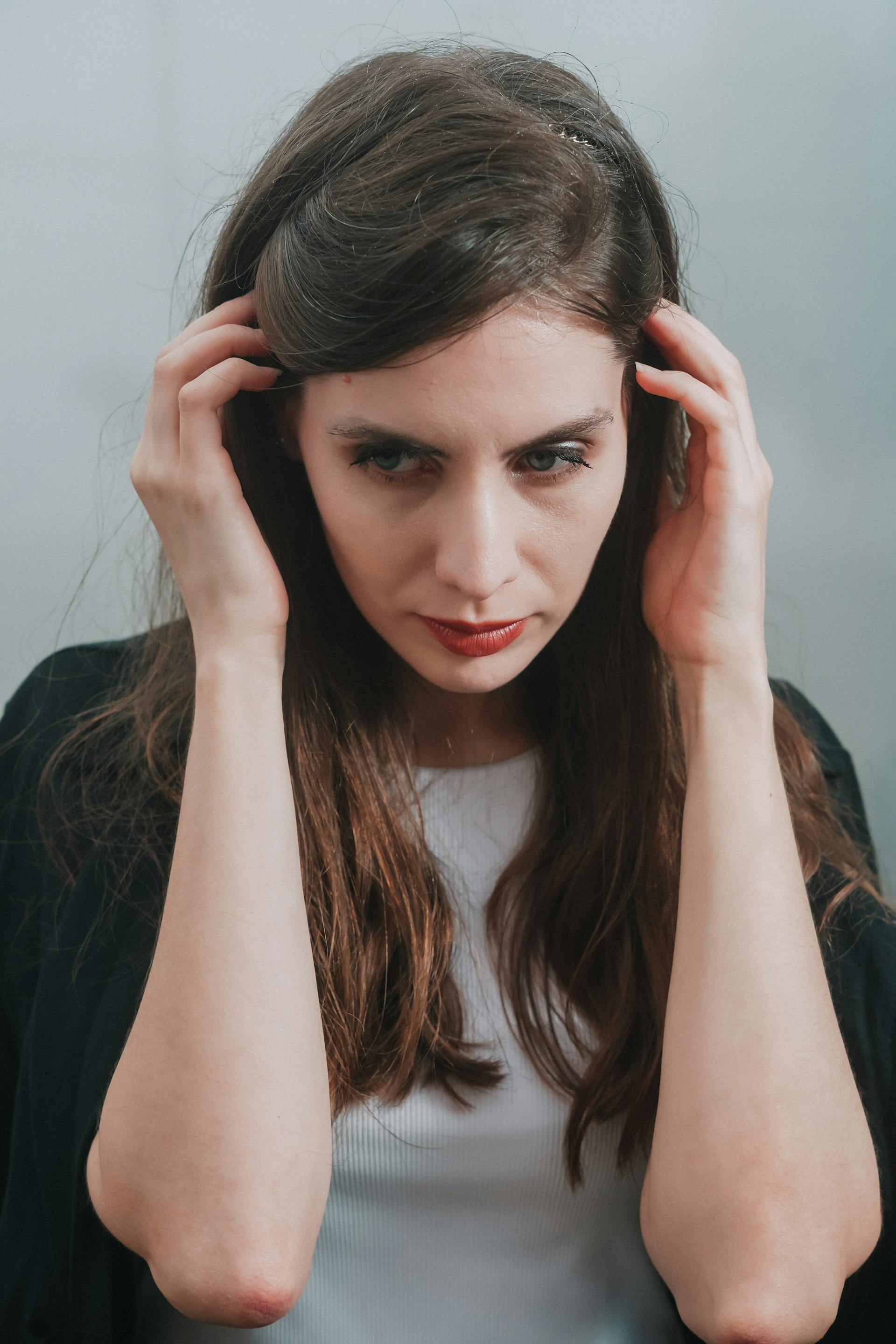 A woman with her head in her hands | Source: Pexels