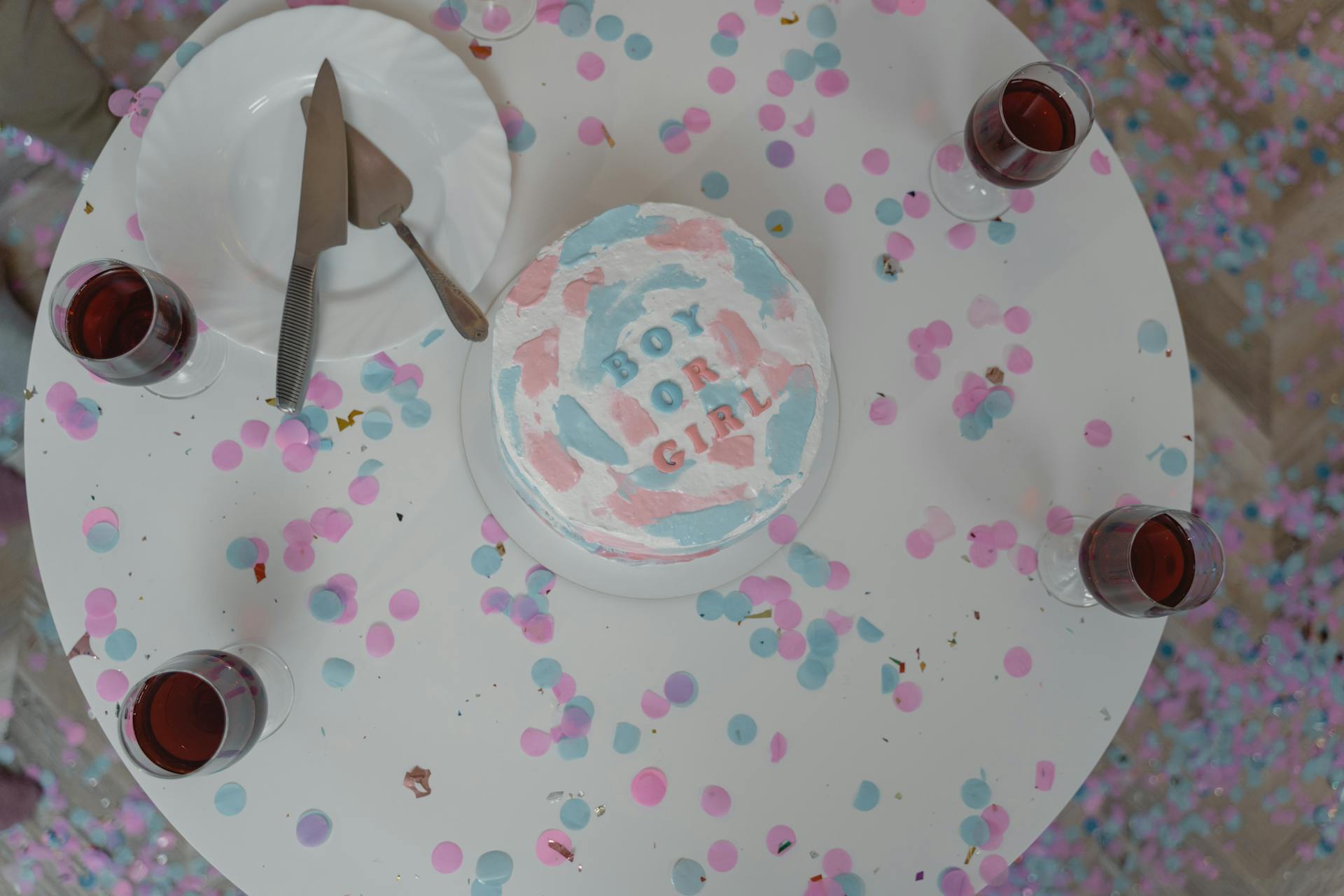 A gender reveal cake on the table | Source: Pexels