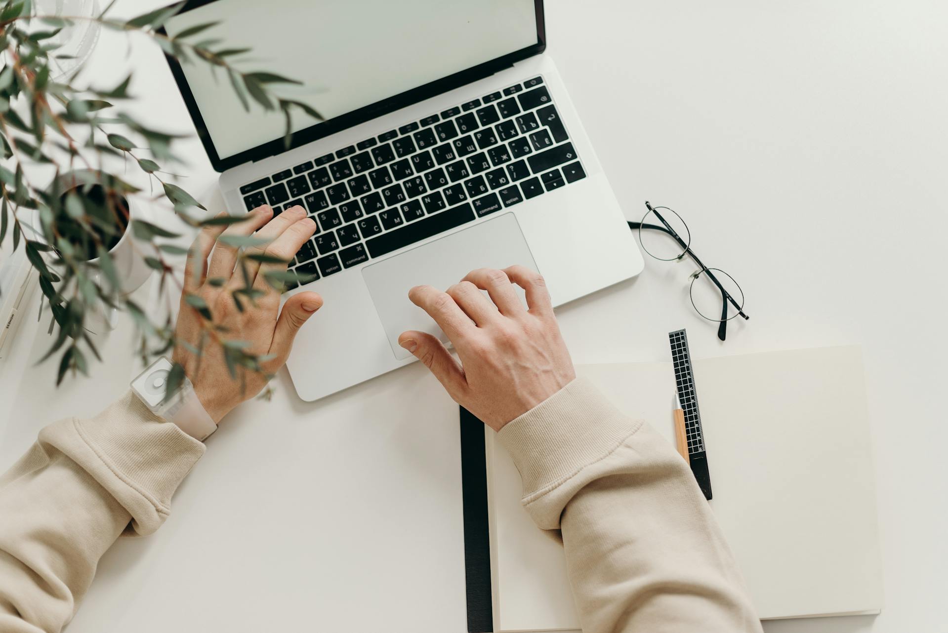 A person typing on a laptop | Source: Pexels