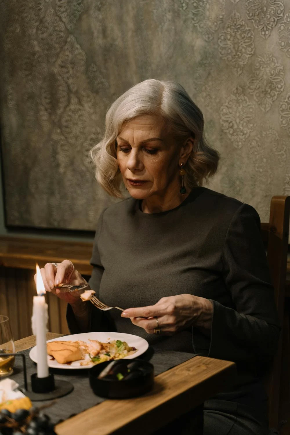 A serious mature woman in a restaurant | Source: Pexels