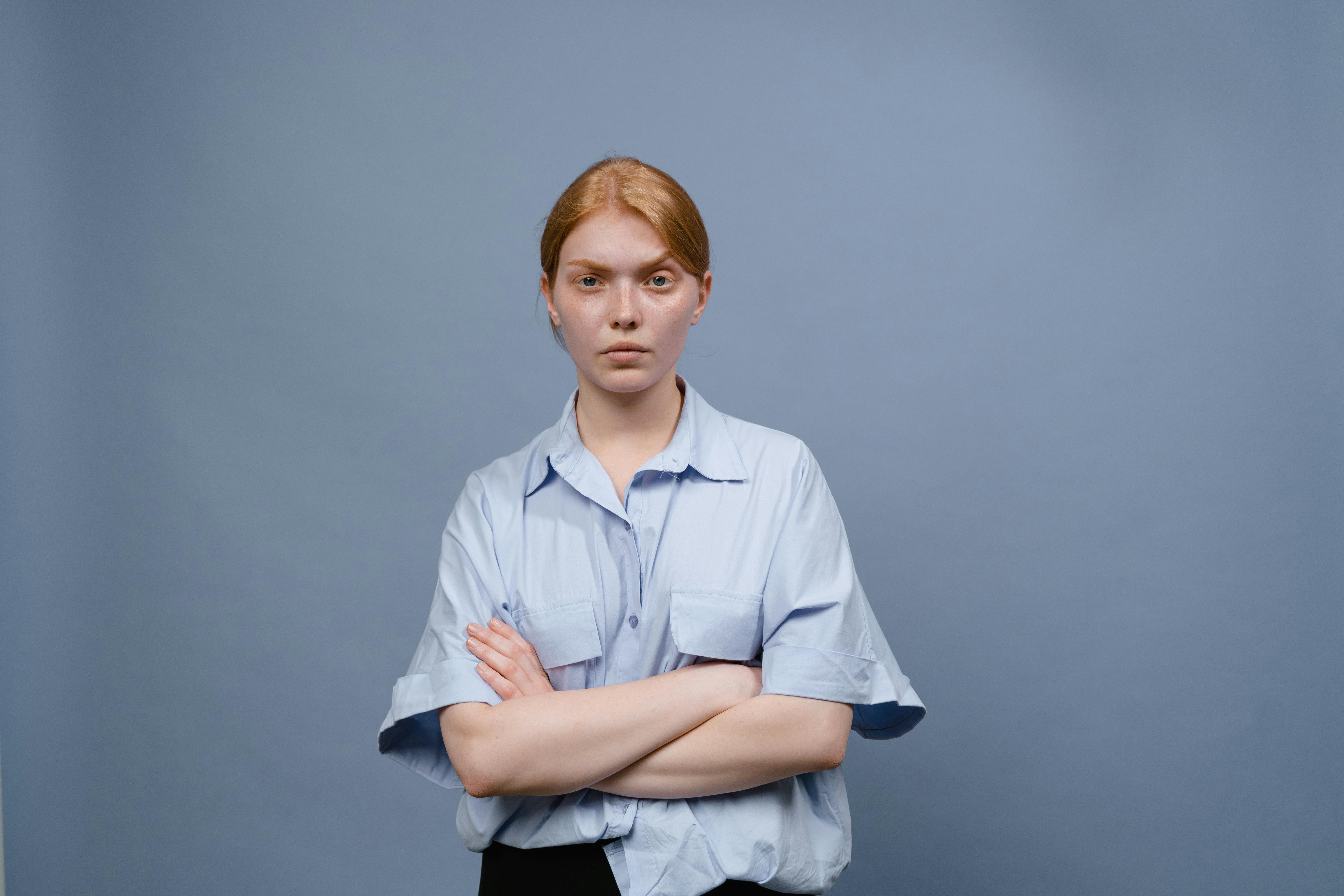 An annoyed woman with her arms crossed | Source: Pexels