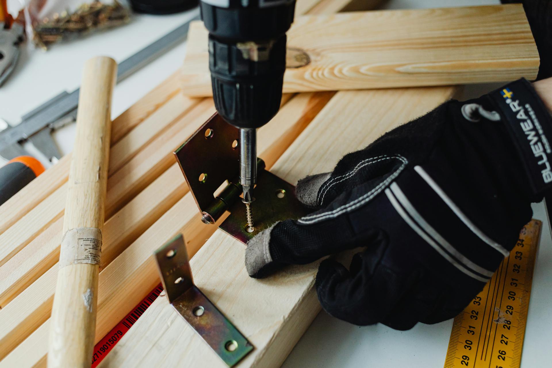 A man doing woodwork | Source: Pexels