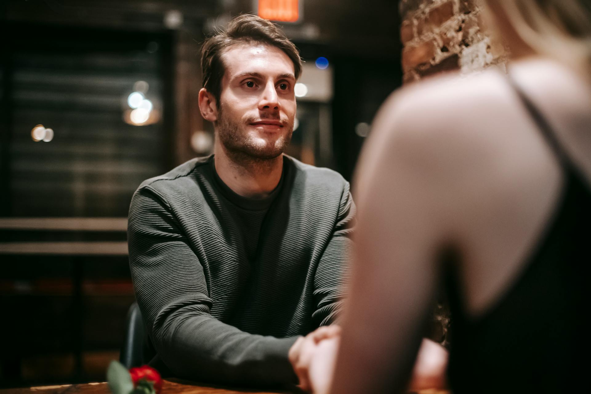 A couple in a restaurant | Source: Pexels