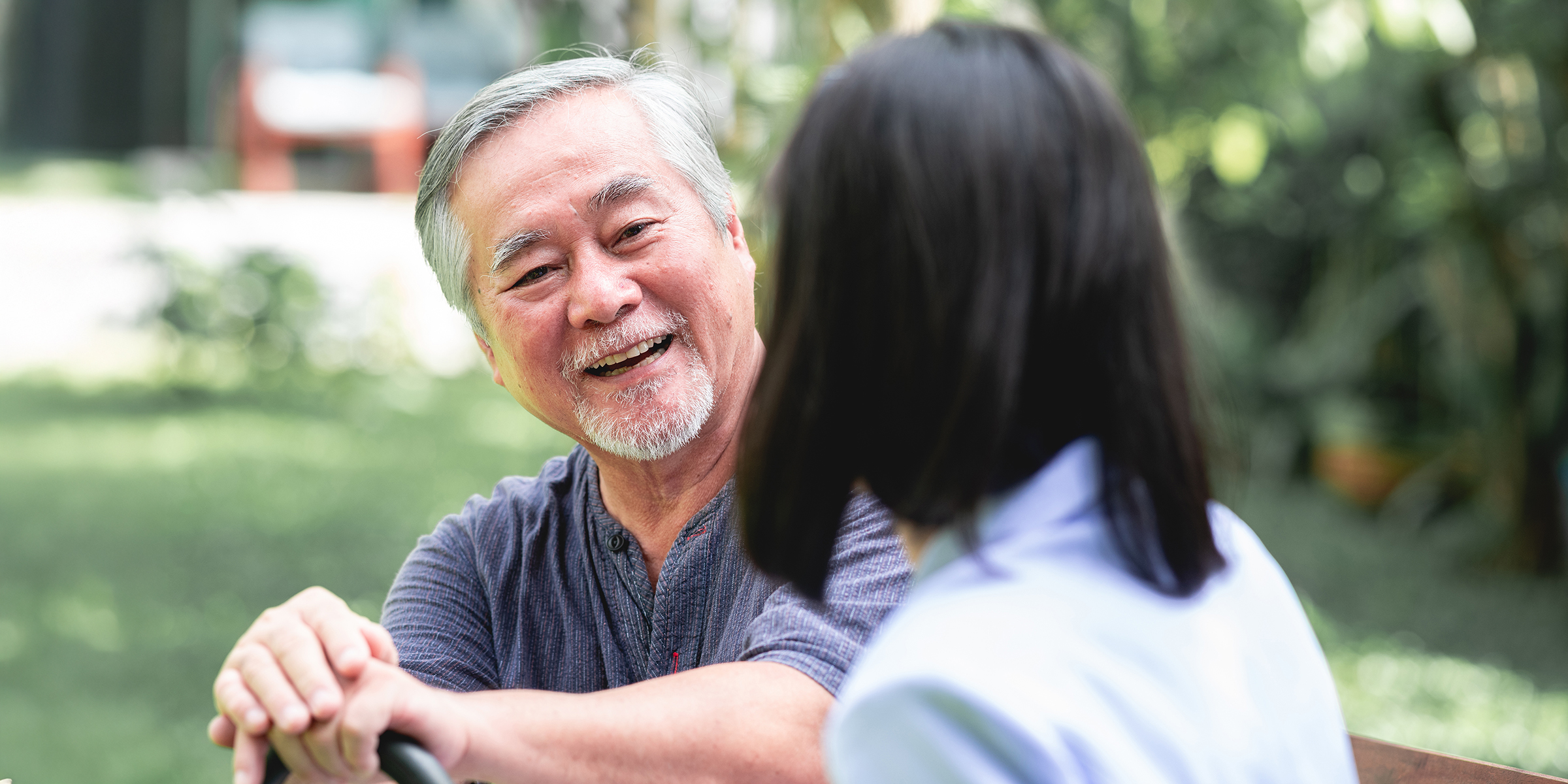 An older man talking to a young woman | Source: Shutterstock