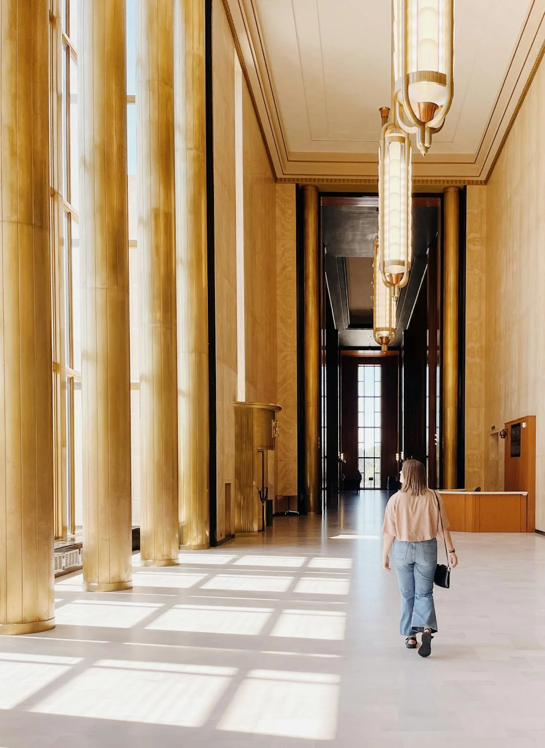 A woman entering a lobby | Source: Pexels