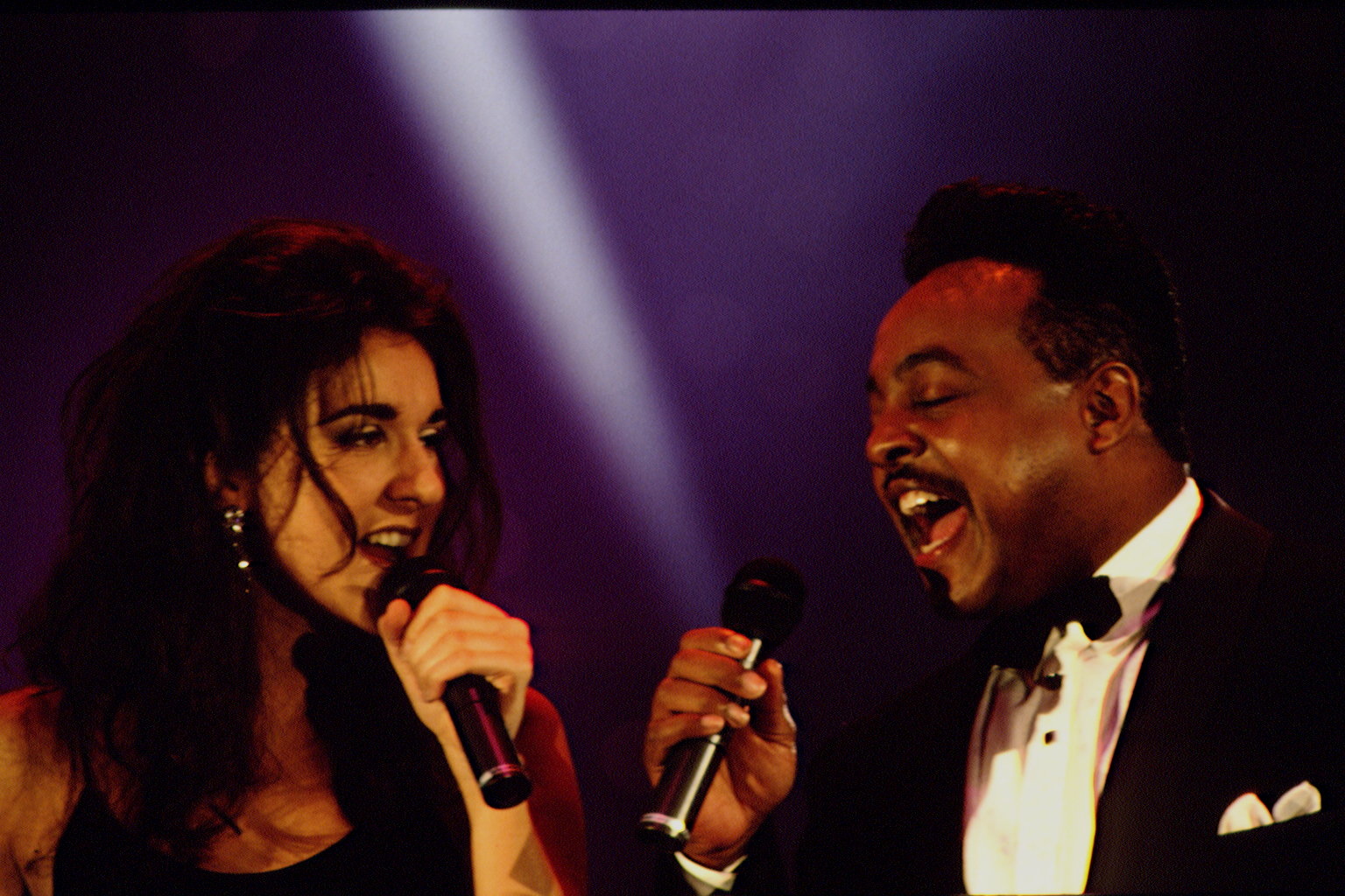 Celine Dion and Peabo Bryson perform during the 1992 World Music Awards ceremony on May 14 in Monaco. | Source: Getty Images