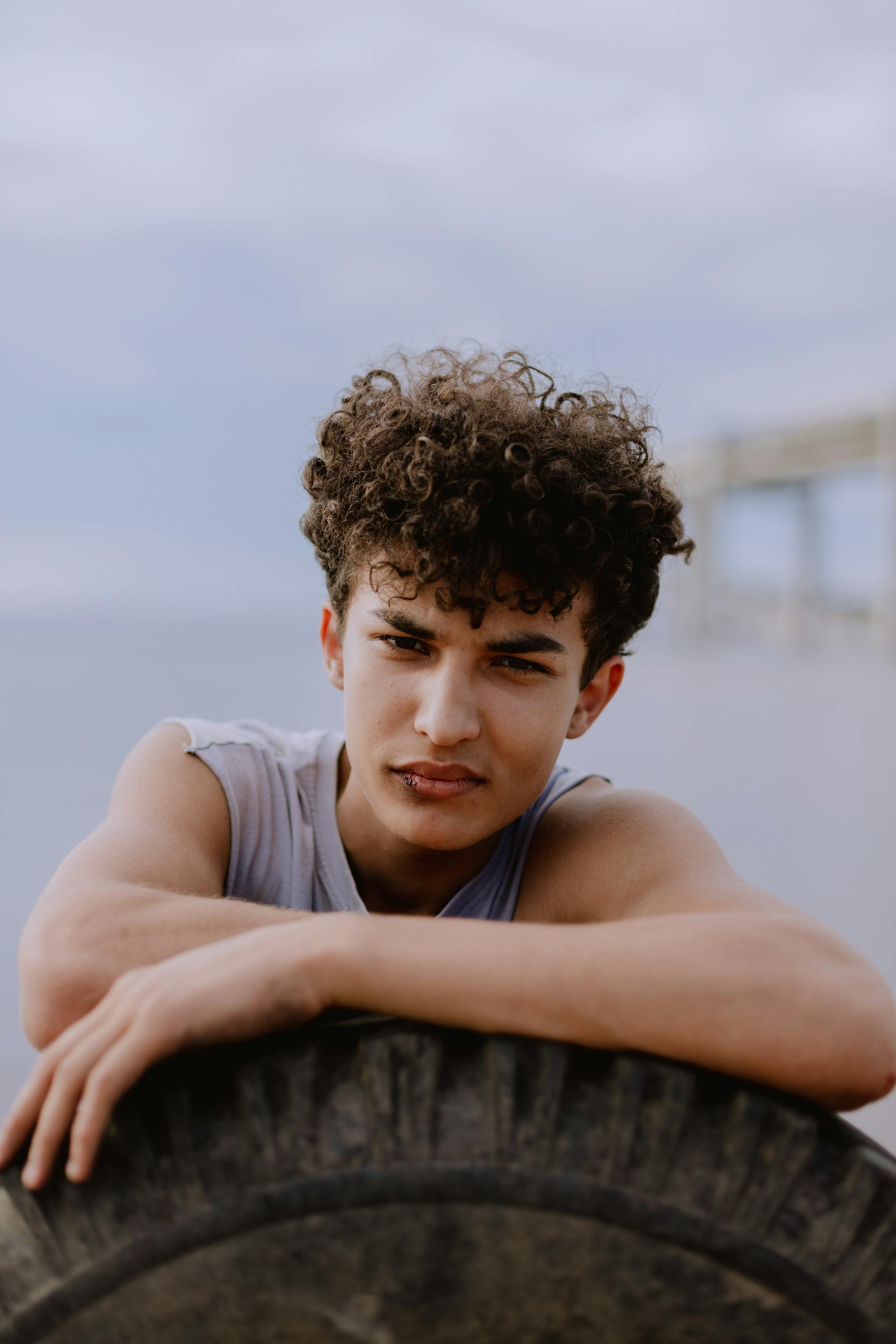 An angry and bruised teenage boy | Source: Pexels