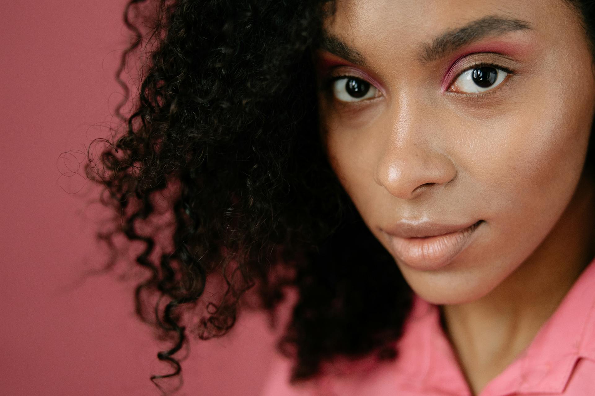 A woman smiling | Source: Pexels