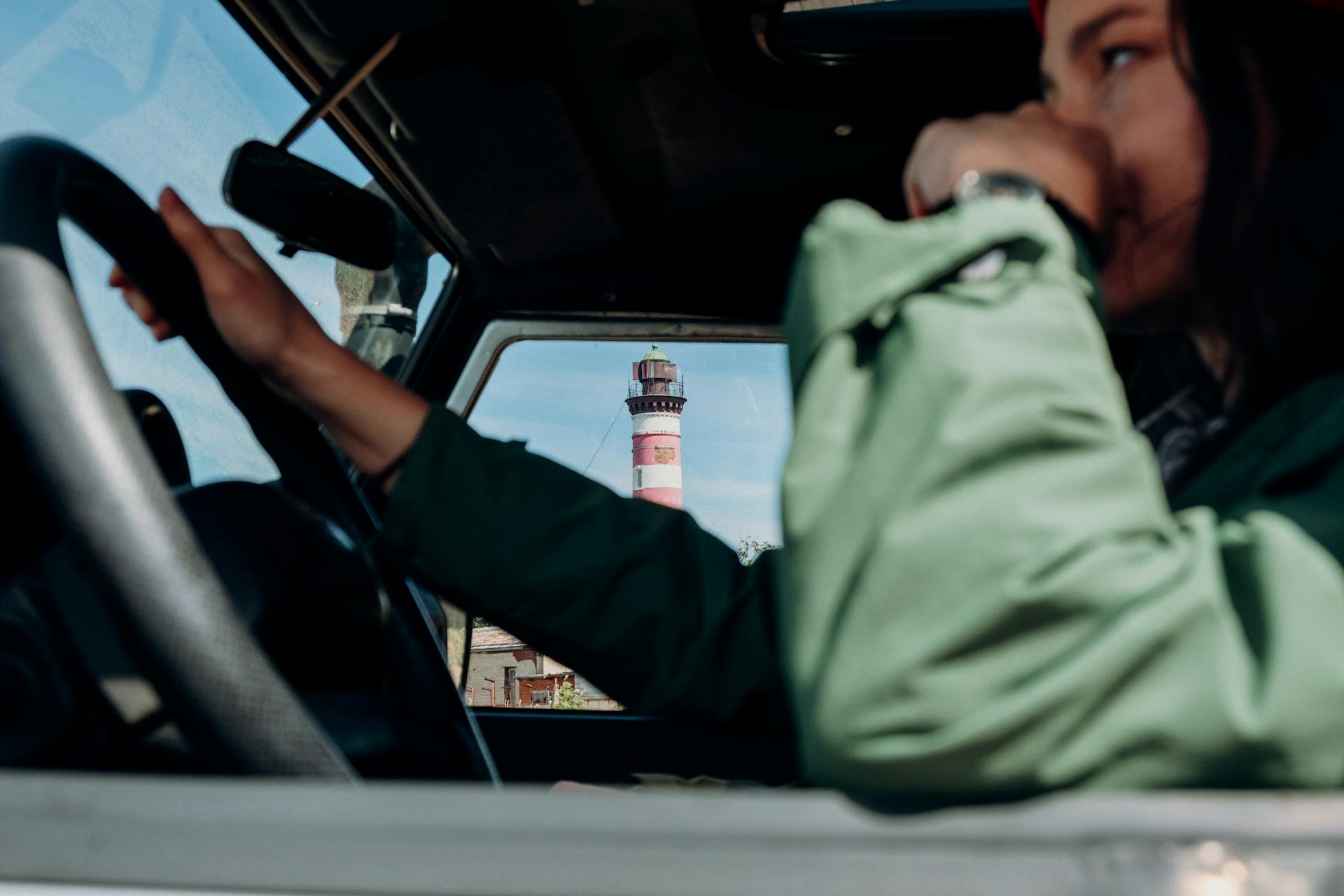 A woman in a car | Source: Pexels