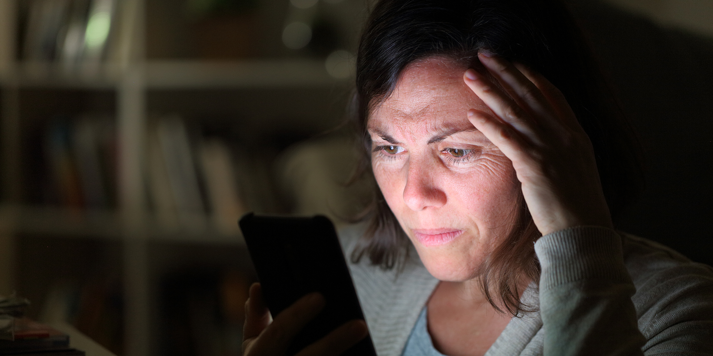 A woman reading a text | Source: Shutterstock