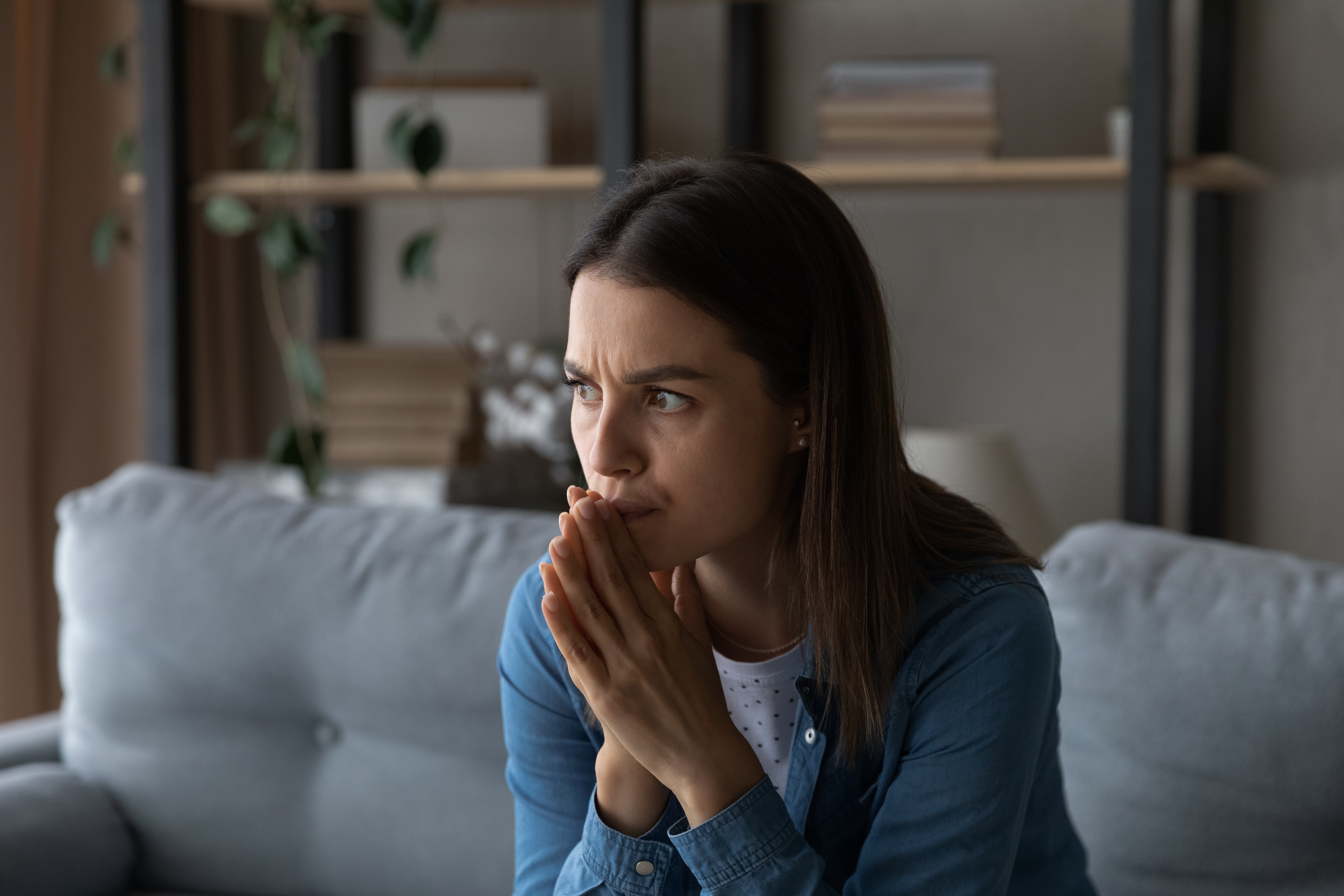 Worried young woman | Source: Shutterstock