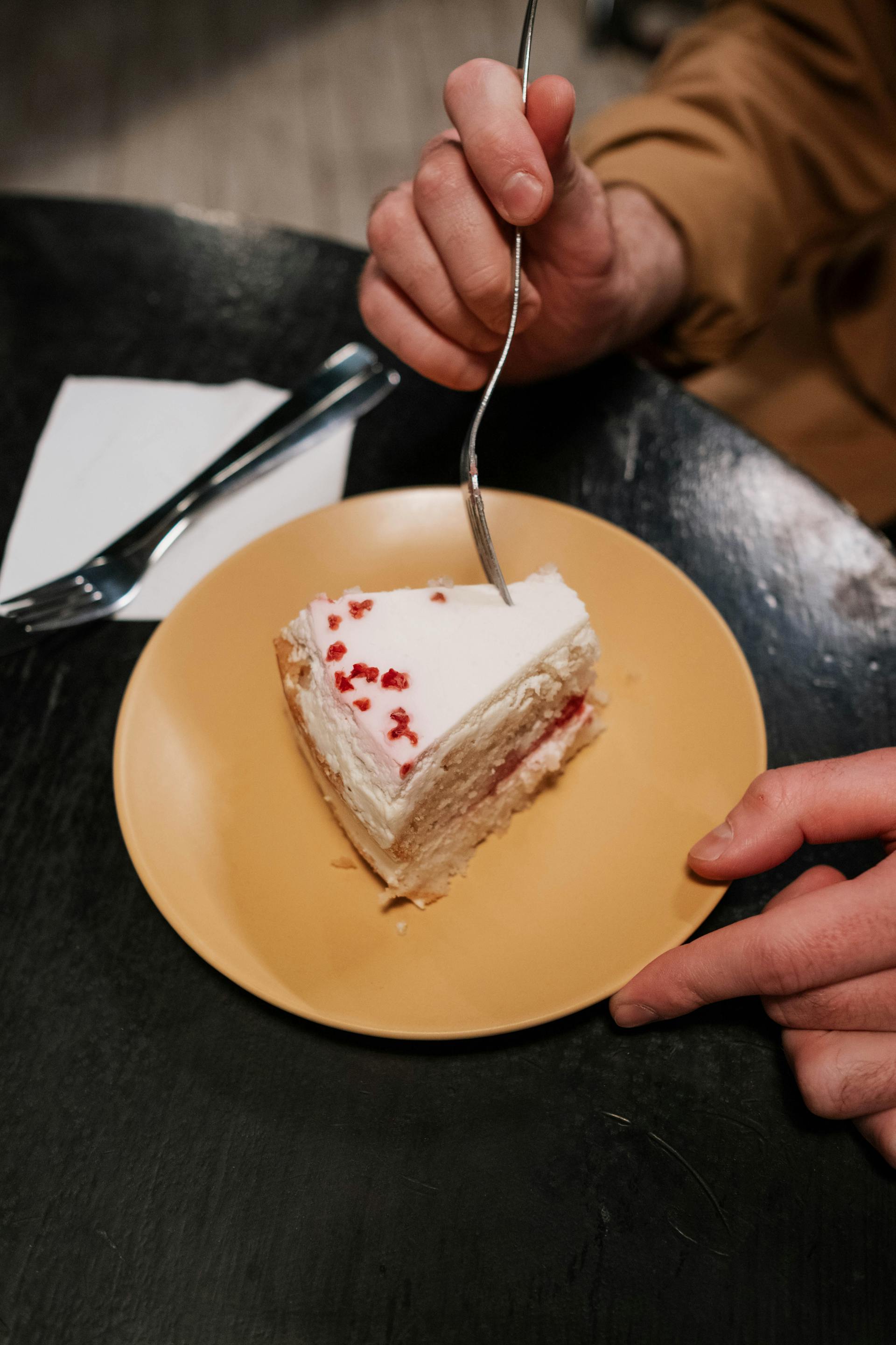 A person eating cake | Source: Pexels