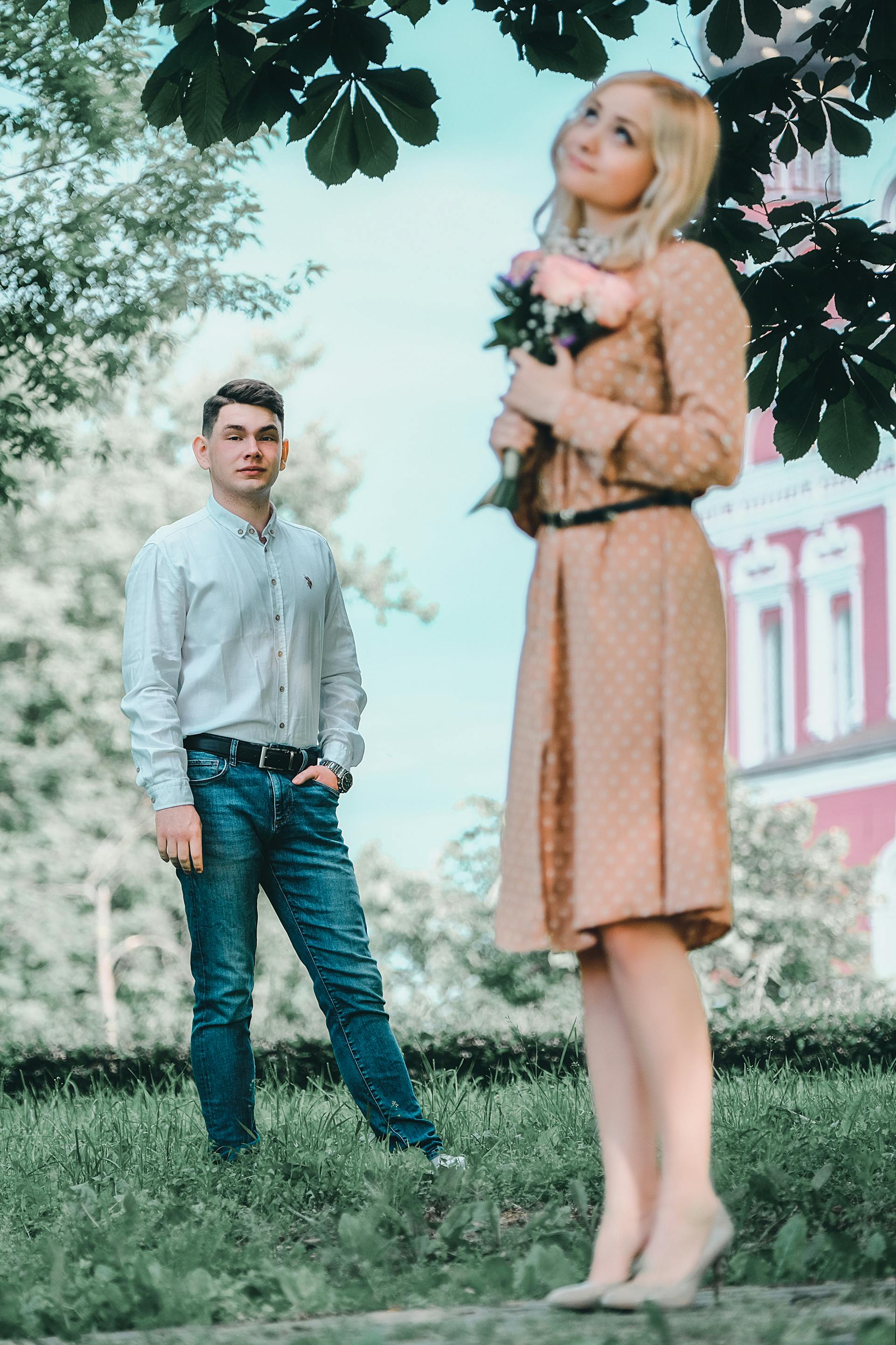 A man staring at a woman with a whimsical expression | Source: Pexels