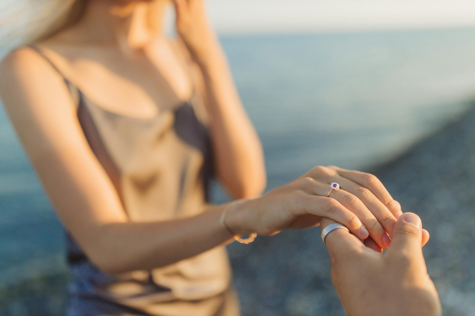 A man holding a woman's hand | Source: Pexels