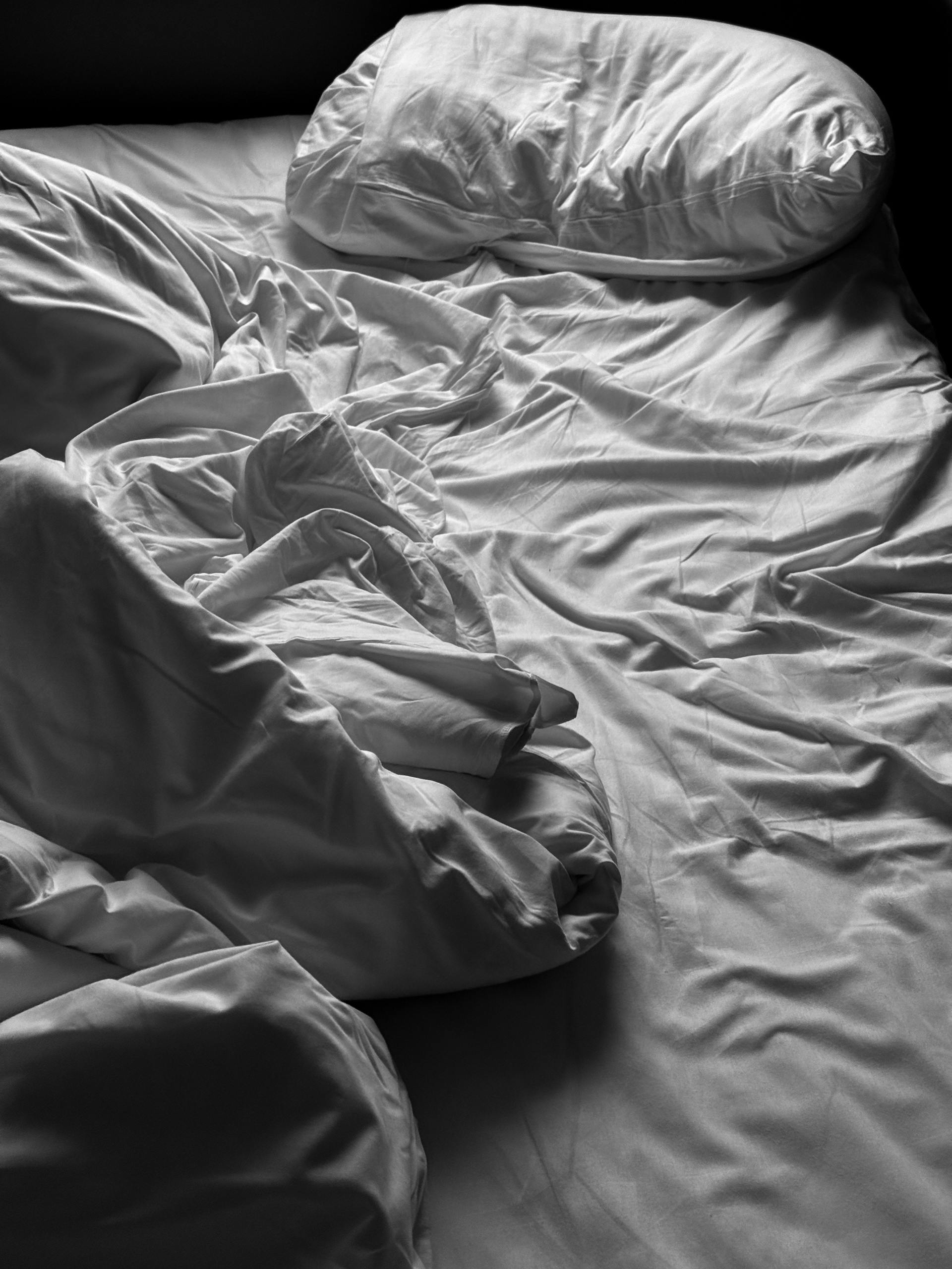 Rumpled bedclothes on an empty bed | Source: Pexels