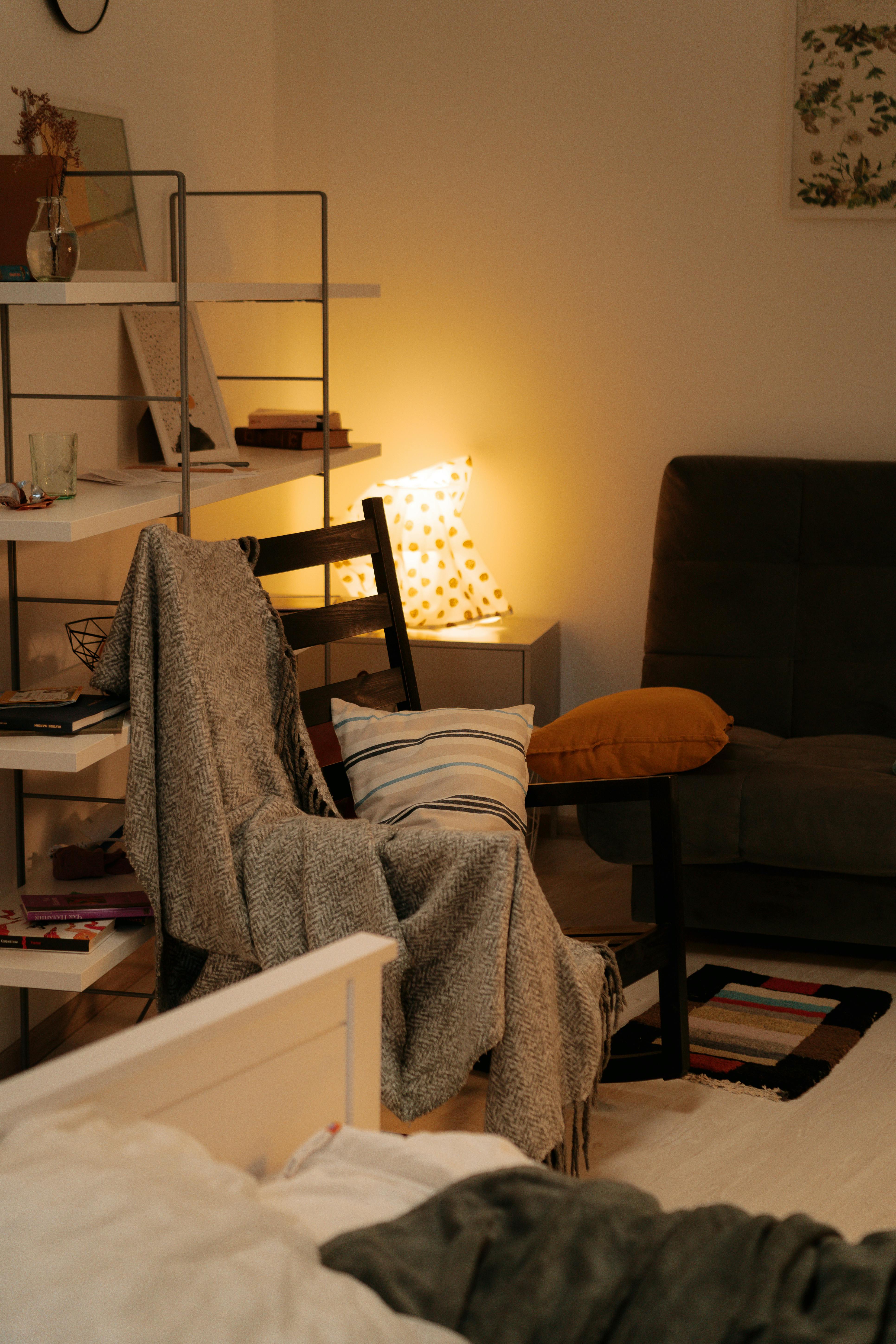 A messy living space | Source: Pexels