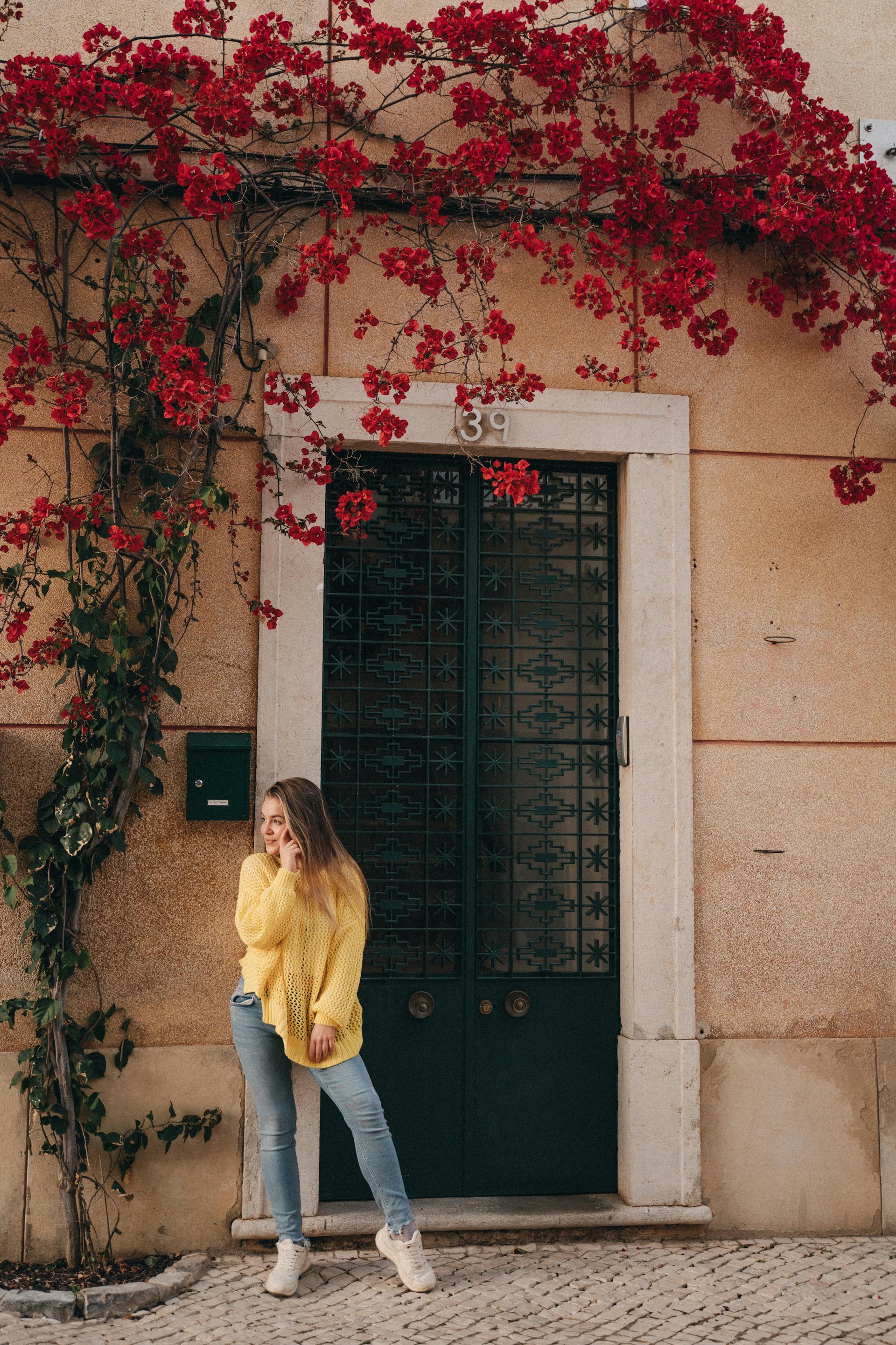 A happy woman outside an apartment | Source: Pexels
