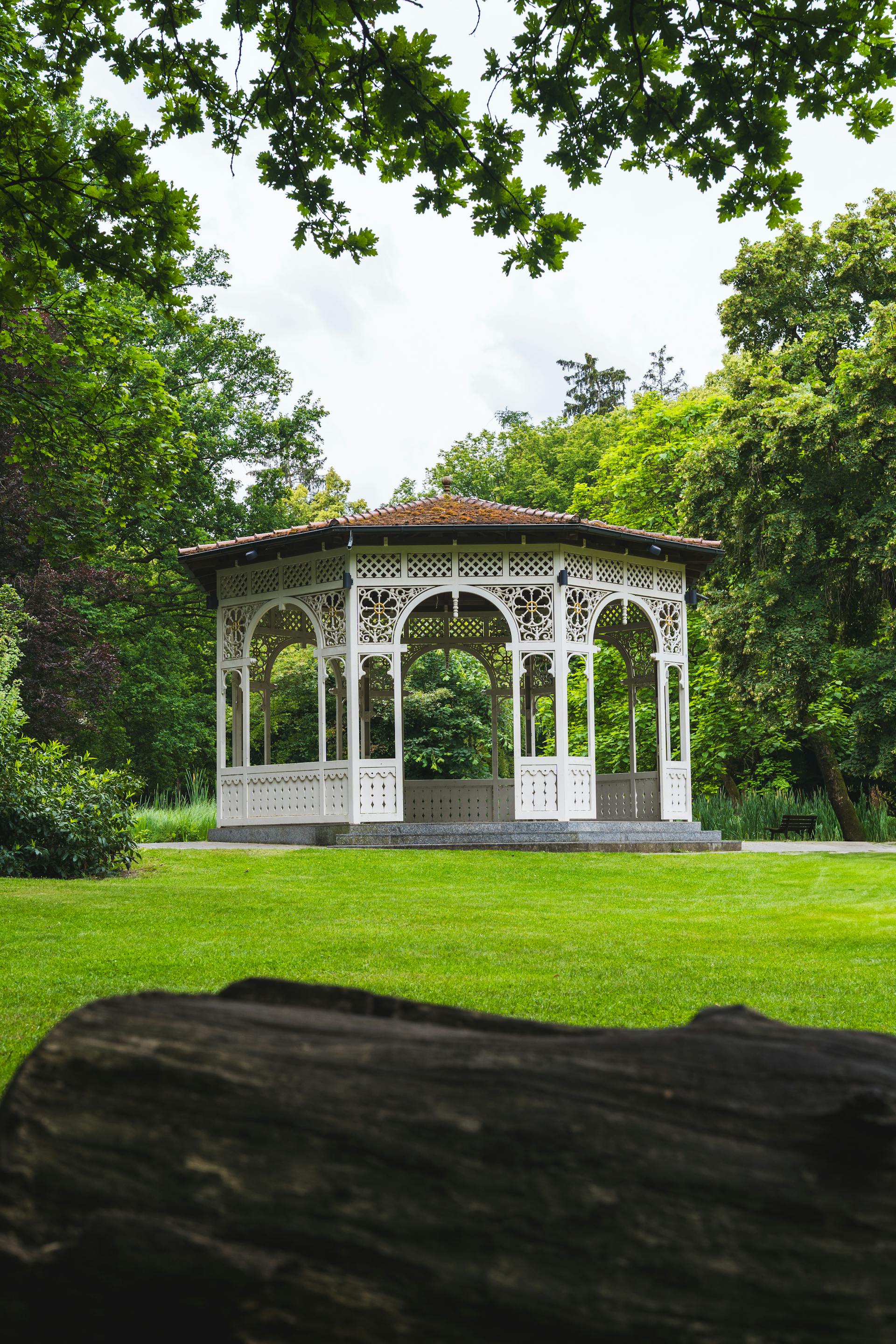 A distant shot of a gazebo in a park | Source: Pexels