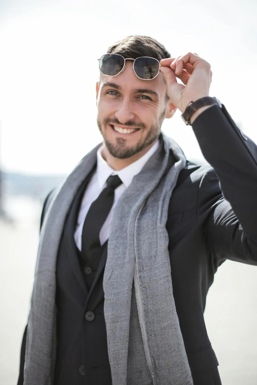 A smiling man lifting his sunglasses from his face | Source: Pexels