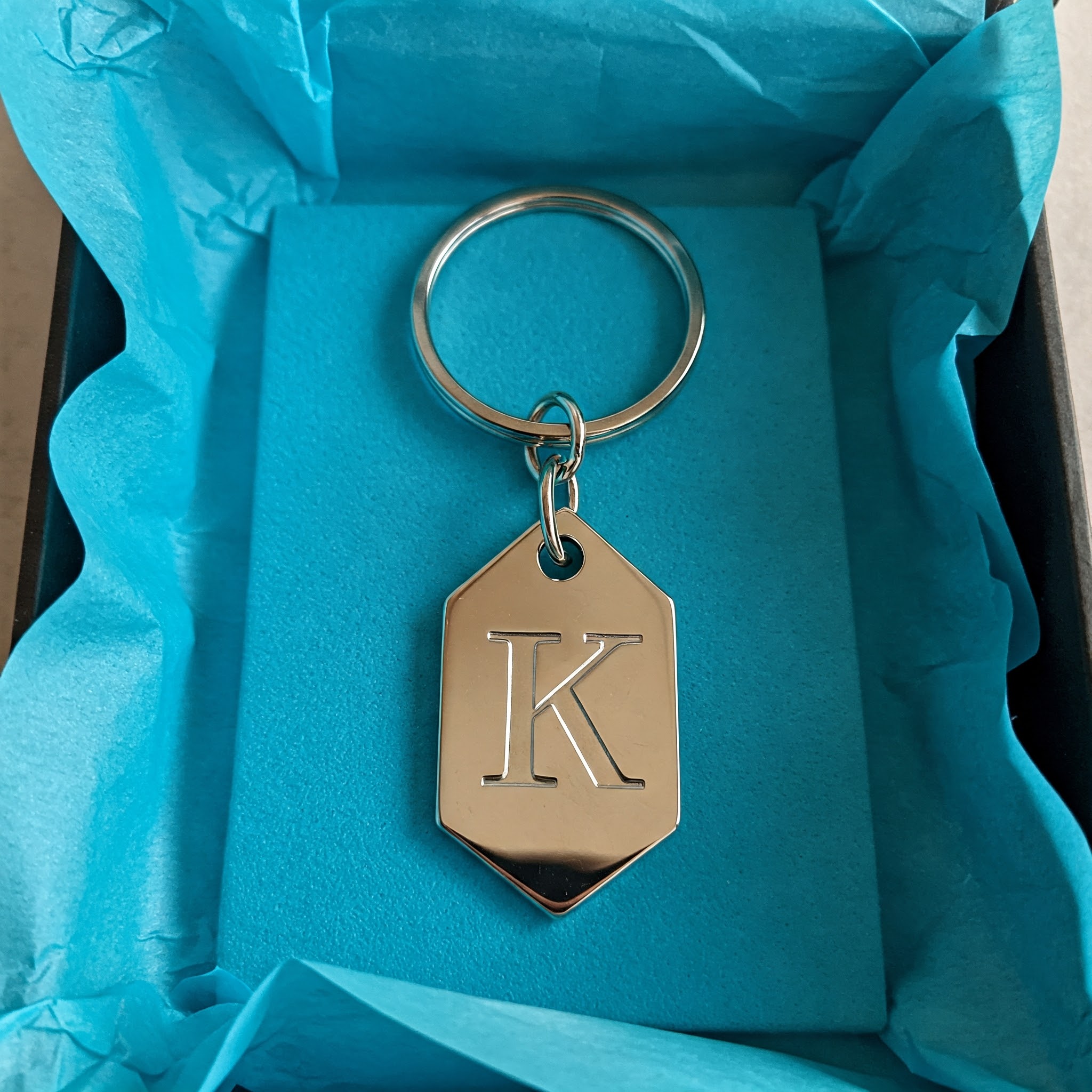 A silver keychain in a gift box | Source: Gemini