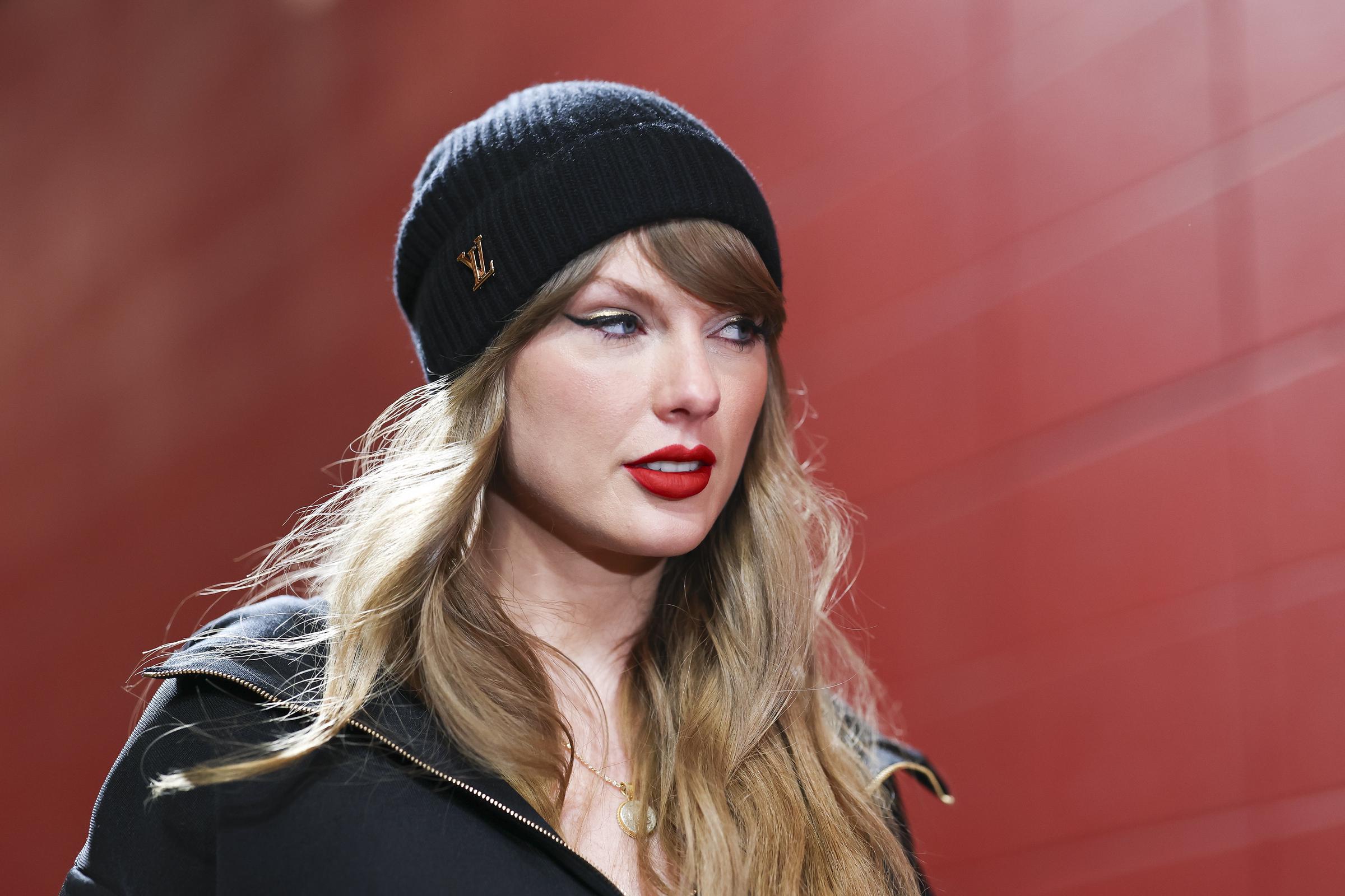 Taylor Swift arrives before the AFC Championship Game at Arrowhead Stadium on January 26, 2025 | Source: Getty Images