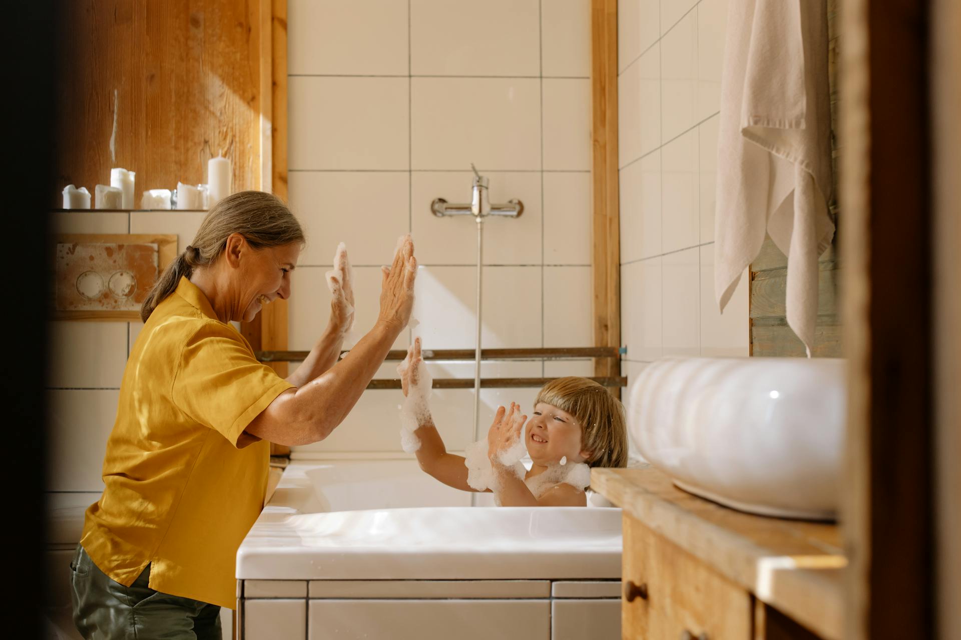 A grandmother helping her grandson take a bath | Source: Pexels