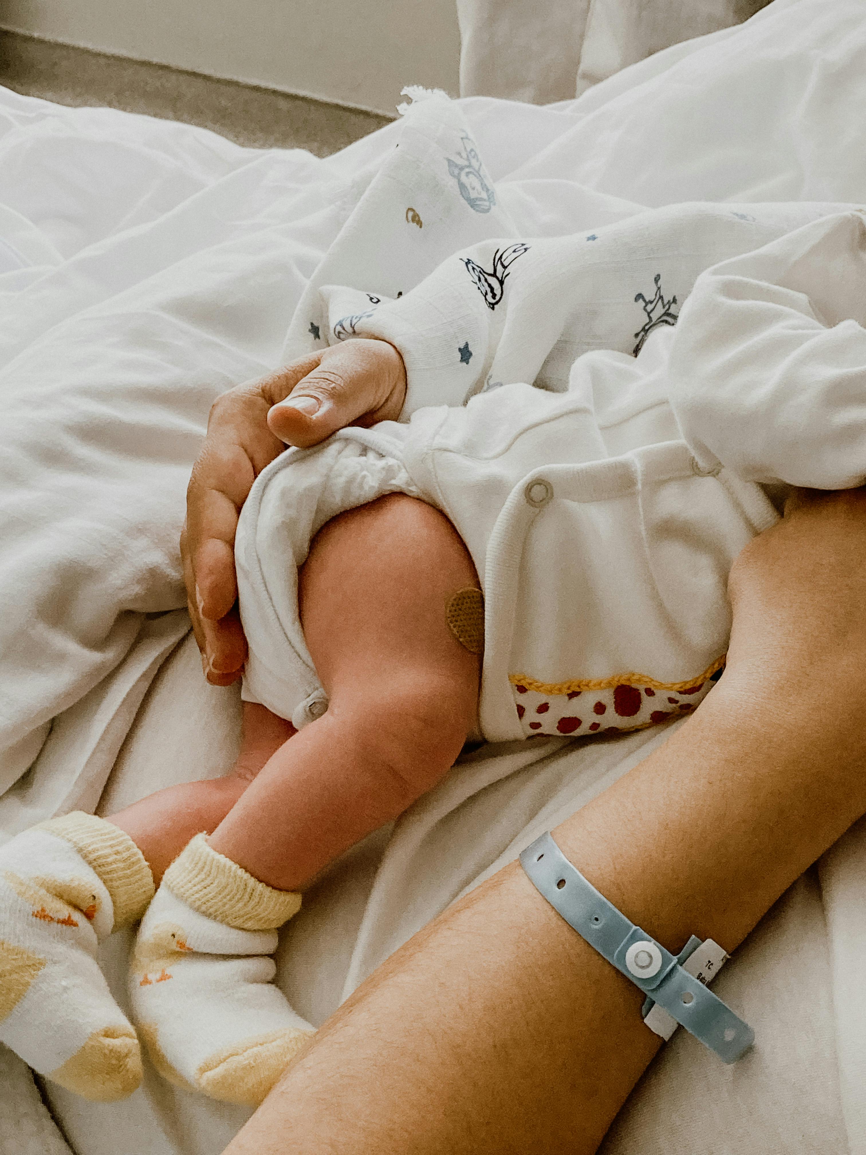 A woman holding a baby | Source: Pexels