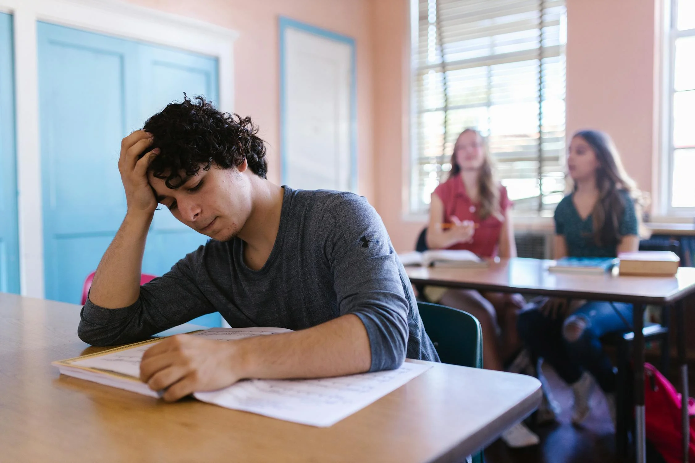 A teenage boy studying | Source: Pexels