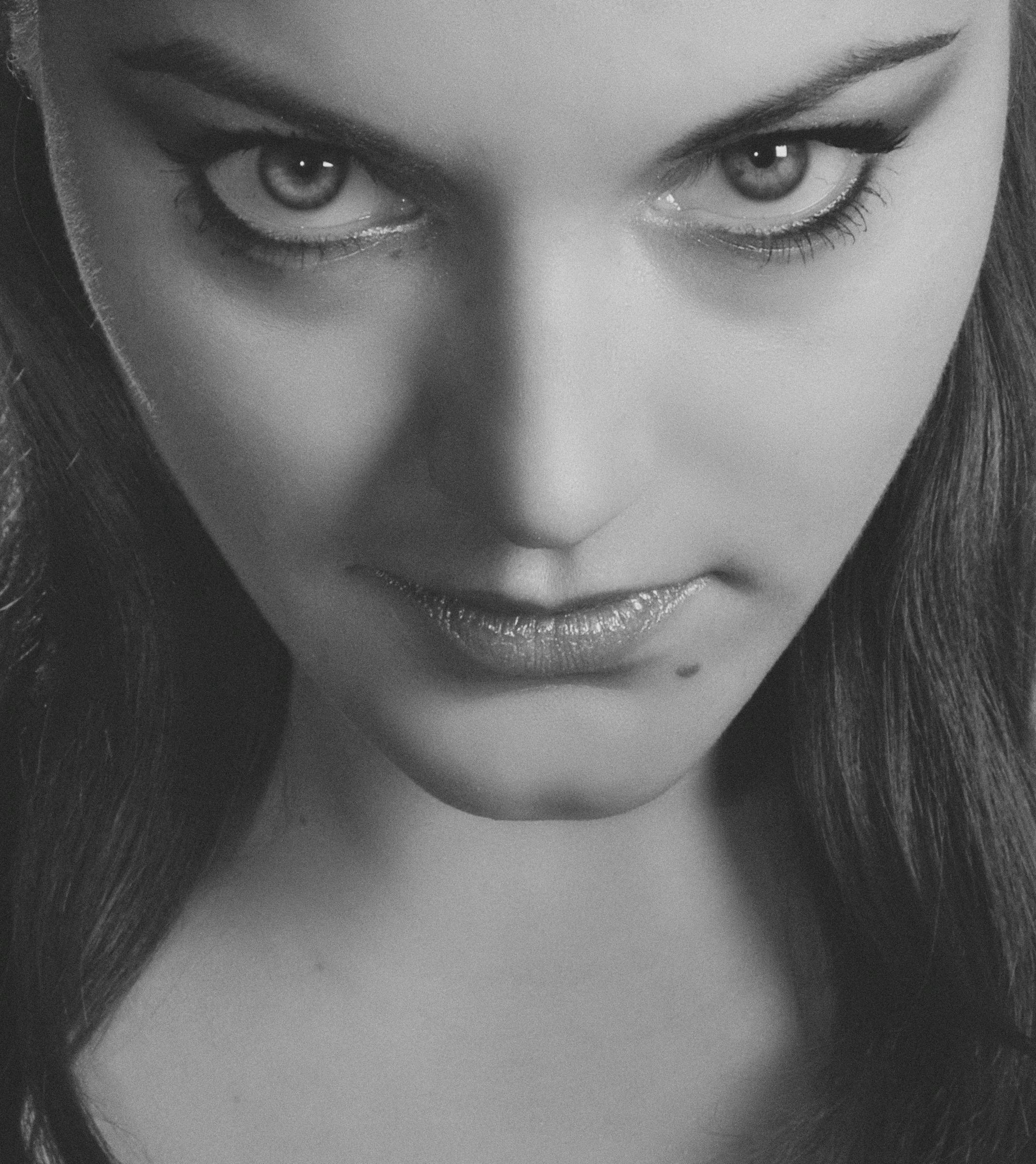 A close-up of an upset woman | Source: Pexels