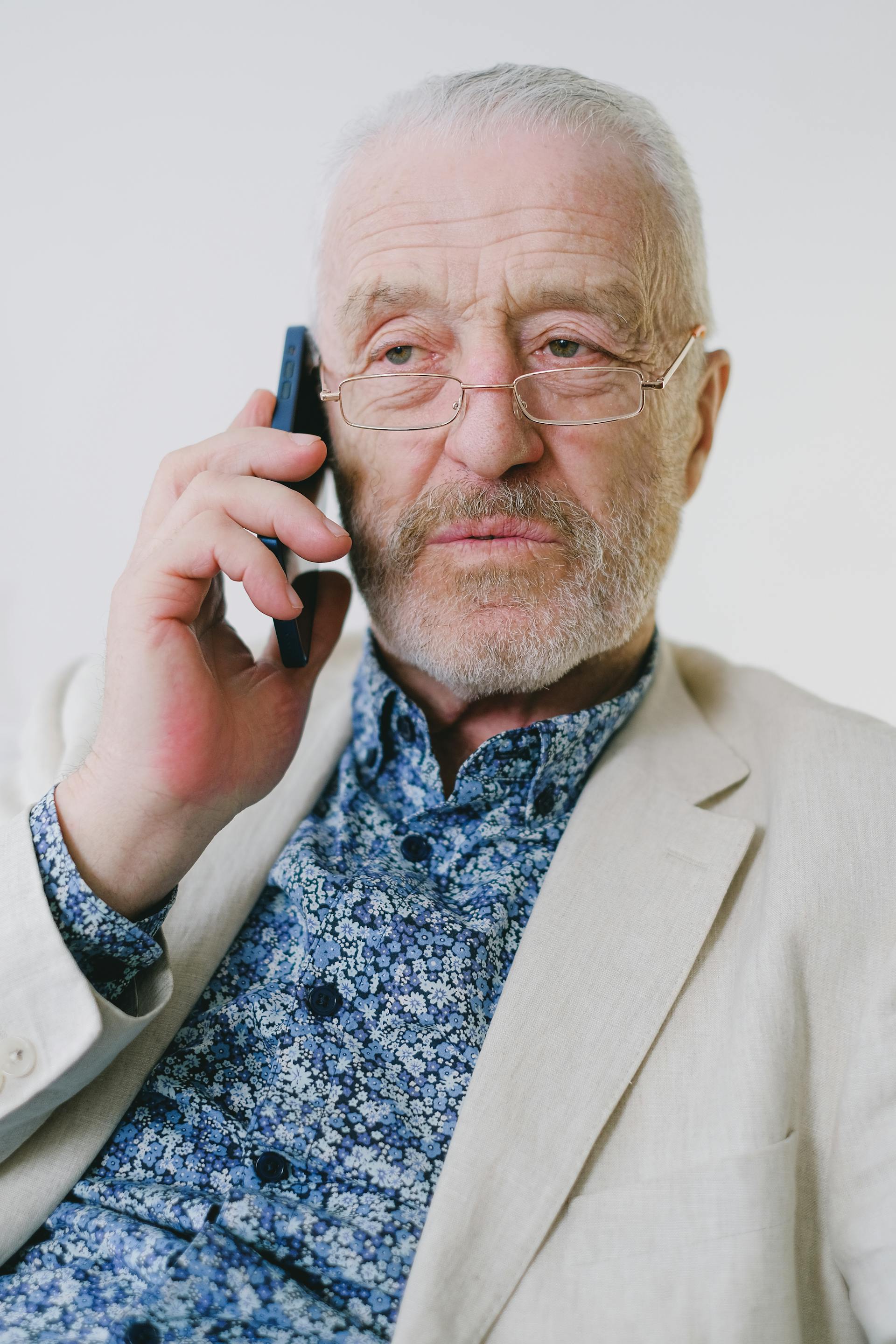 A man making a phone call | Source: Pexels