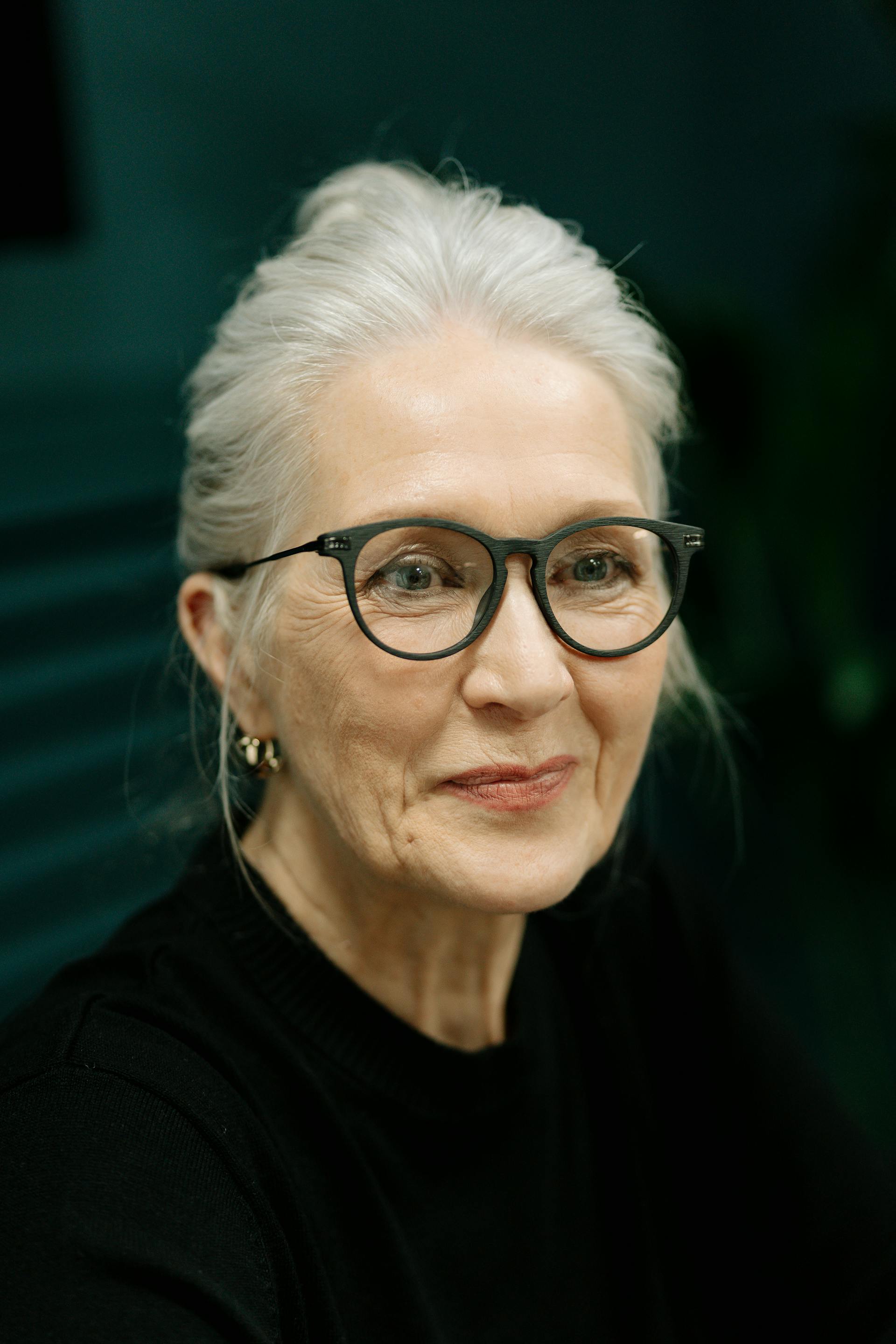 A smiling senior woman | Source: Pexels