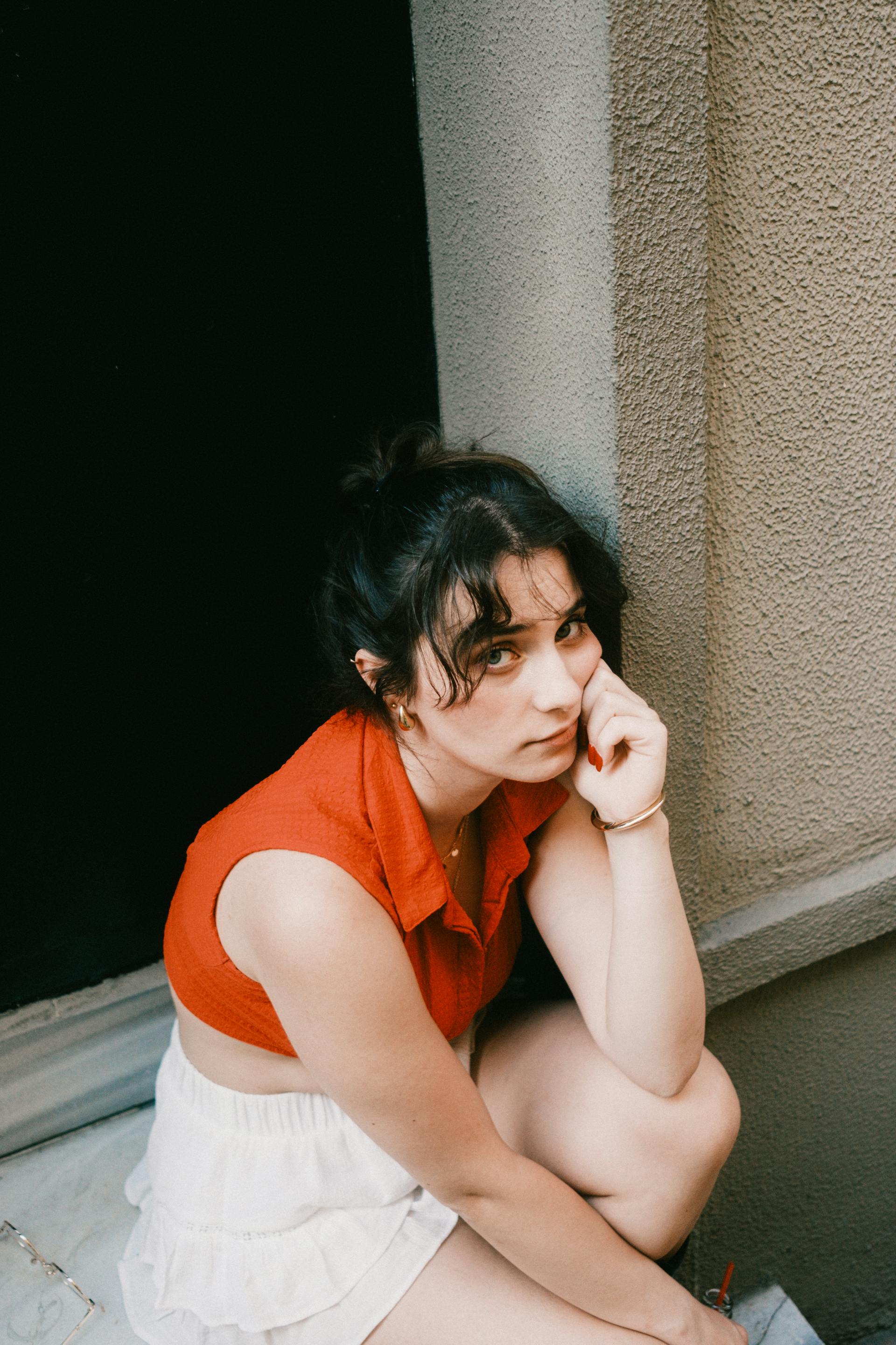 A thoughtful woman | Source: Pexels