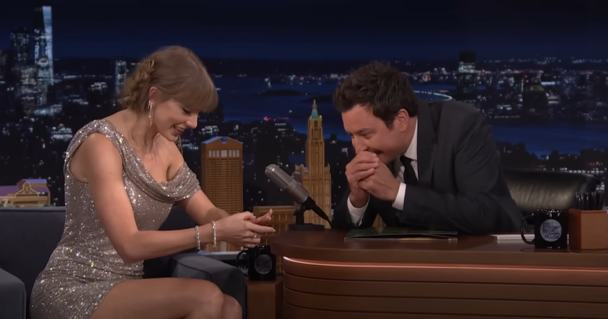Taylor Swift and Jimmy Fallon looking at her engagement ring on October 6, 2025 | Source: Youtube/The Tonight Show Starring Jimmy Fallon