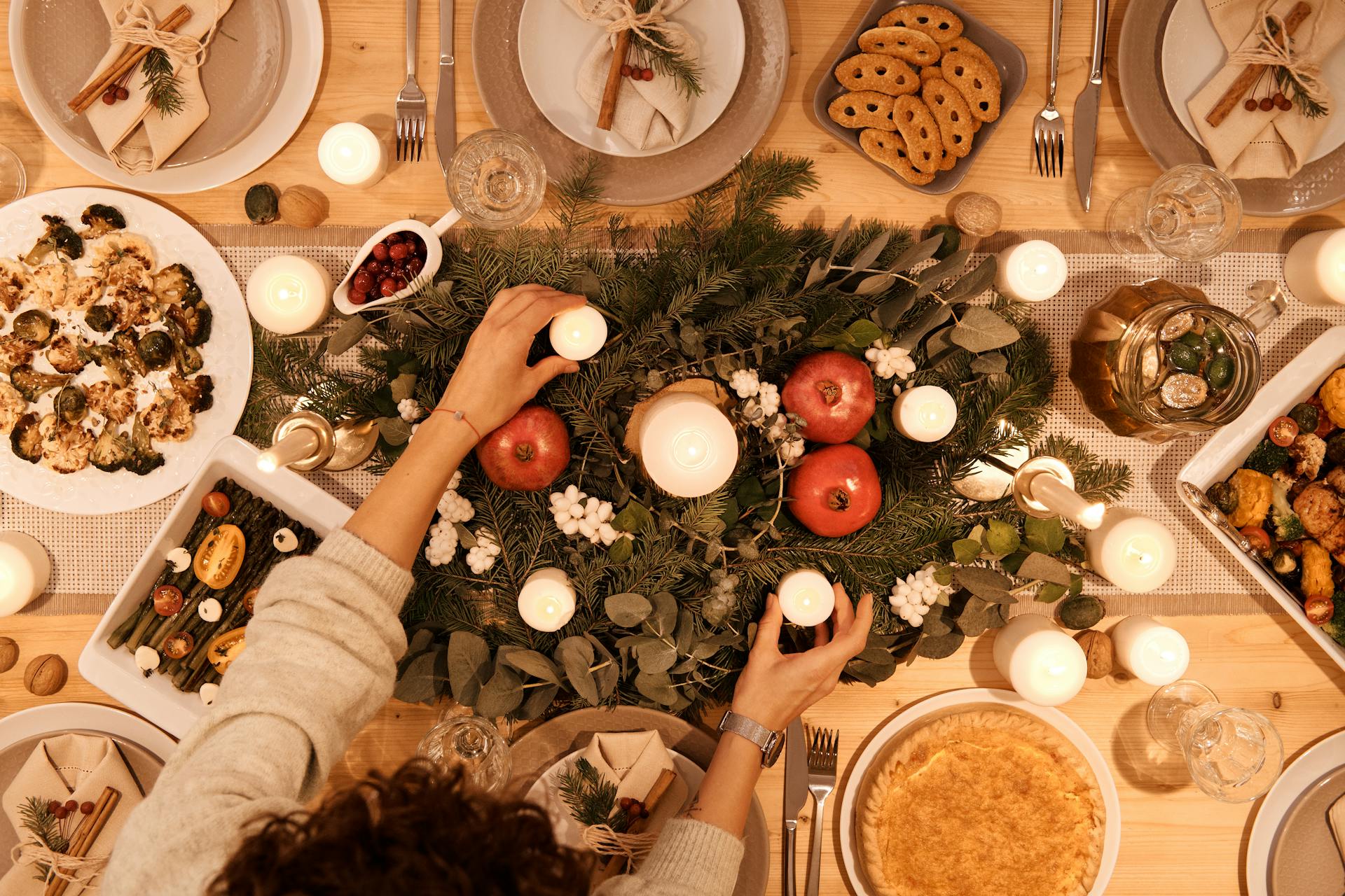 Christmas dinner table | Source: Pexels