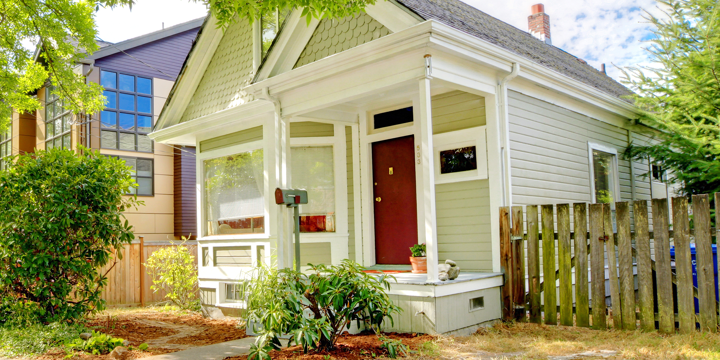 A modest suburban house | Source: Shutterstock