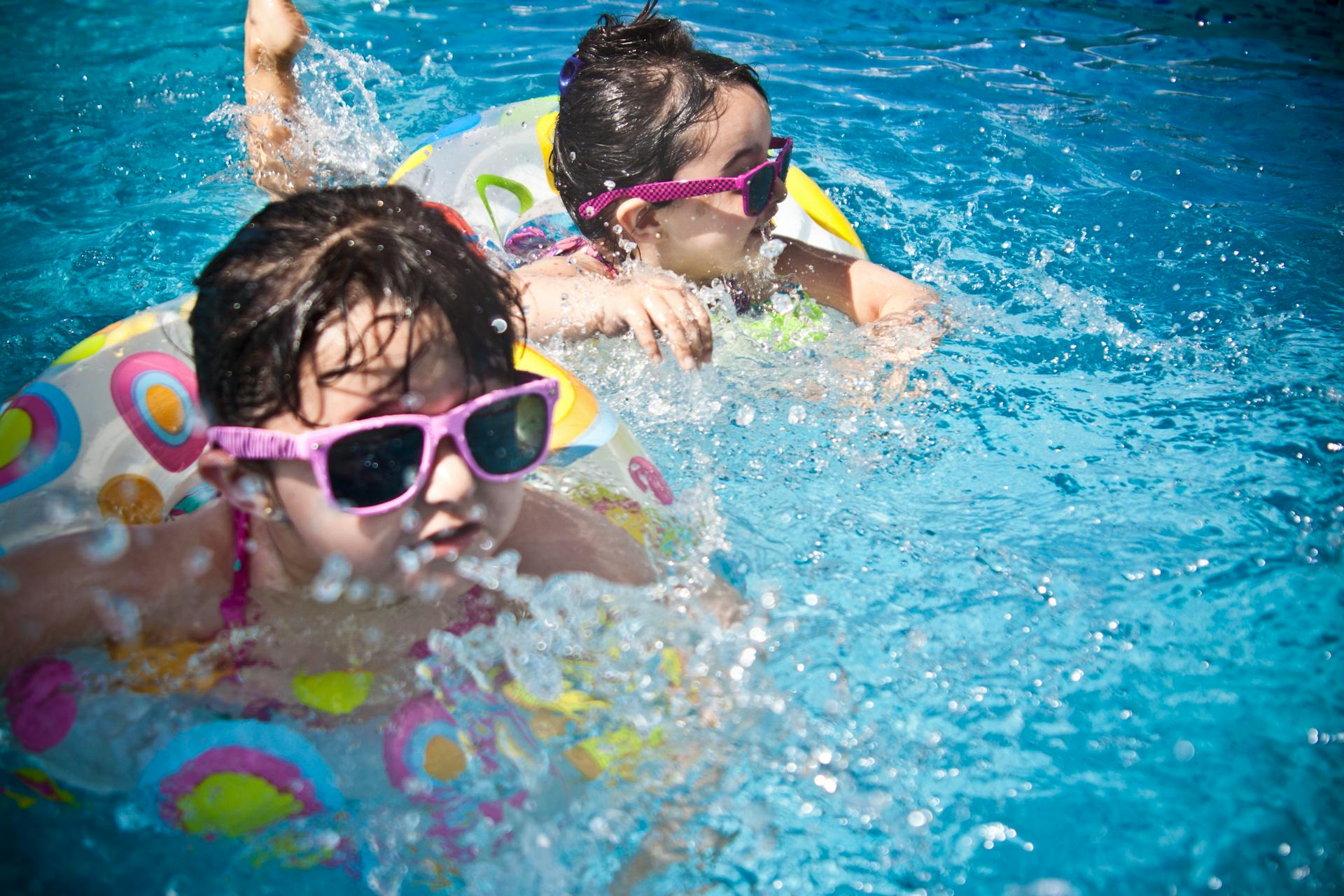 Children enjoying themselves in a swimming pool | Source: Pexels