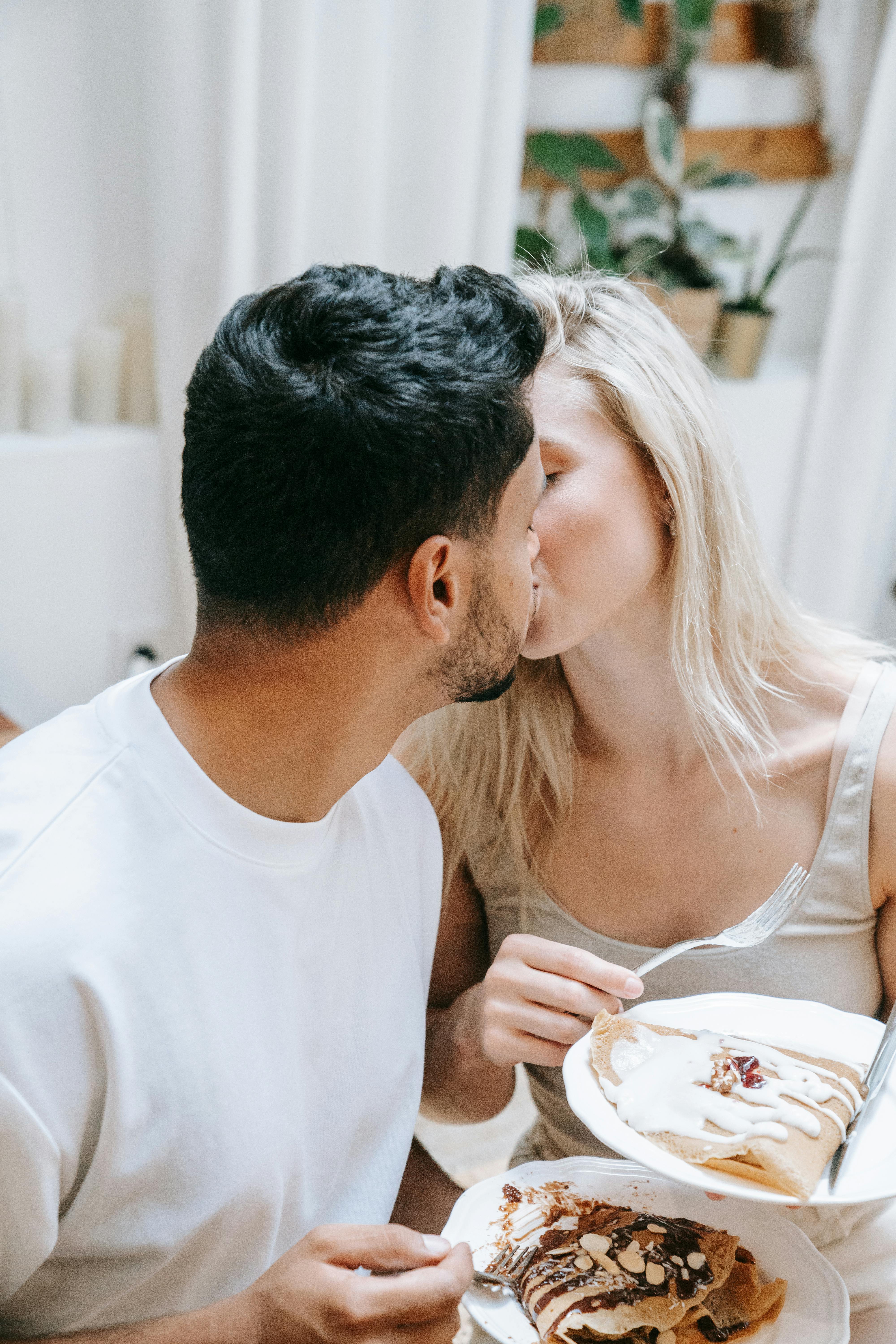 A couple enjoying their pancakes | Source: Pexels