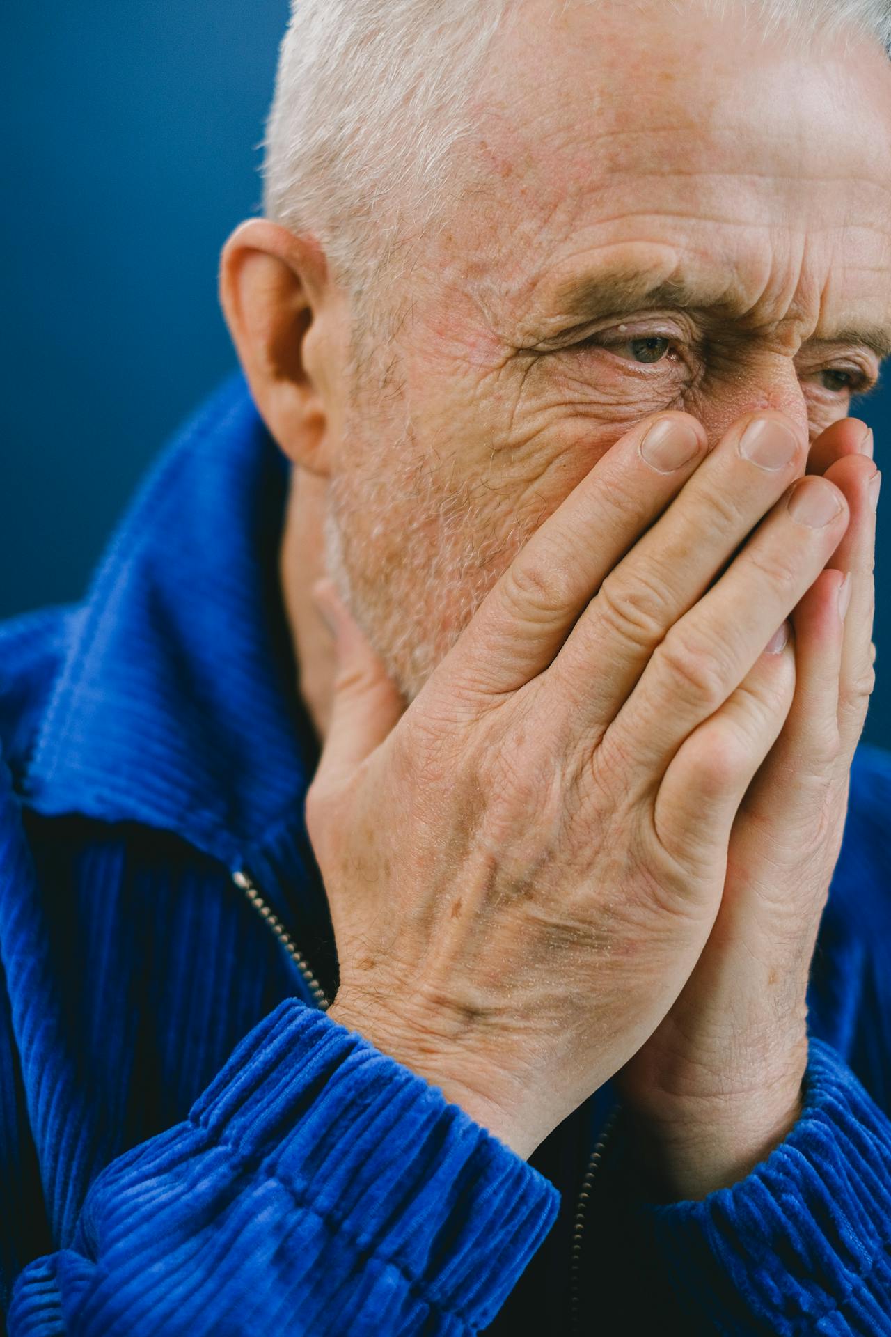 A shocked senior man | Source: Pexels